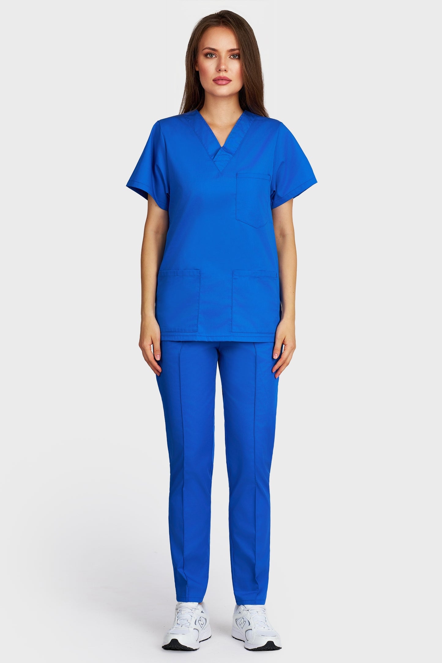 Costum medical femei albastru royal - bluza medicala cu guler in V si pantaloni Alisa, vedere din fata - AKITEX