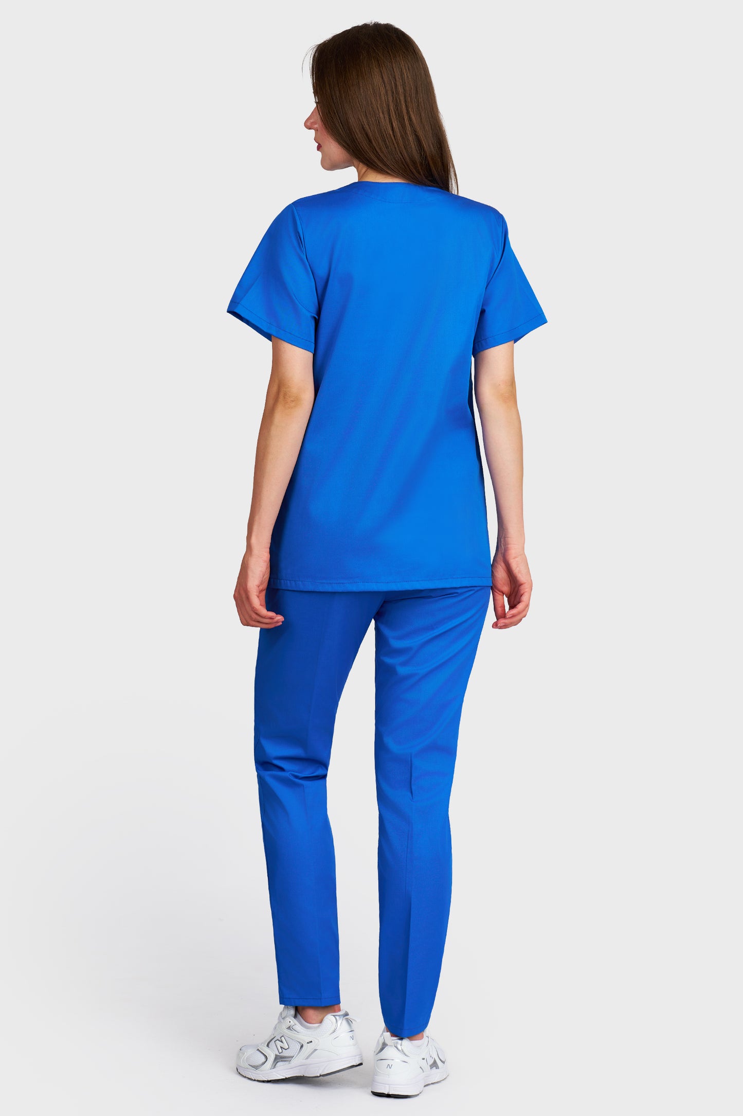 Costum medical femei albastru royal - bluza medicala cu guler in V si pantaloni Alisa, vedere din spate - AKITEX