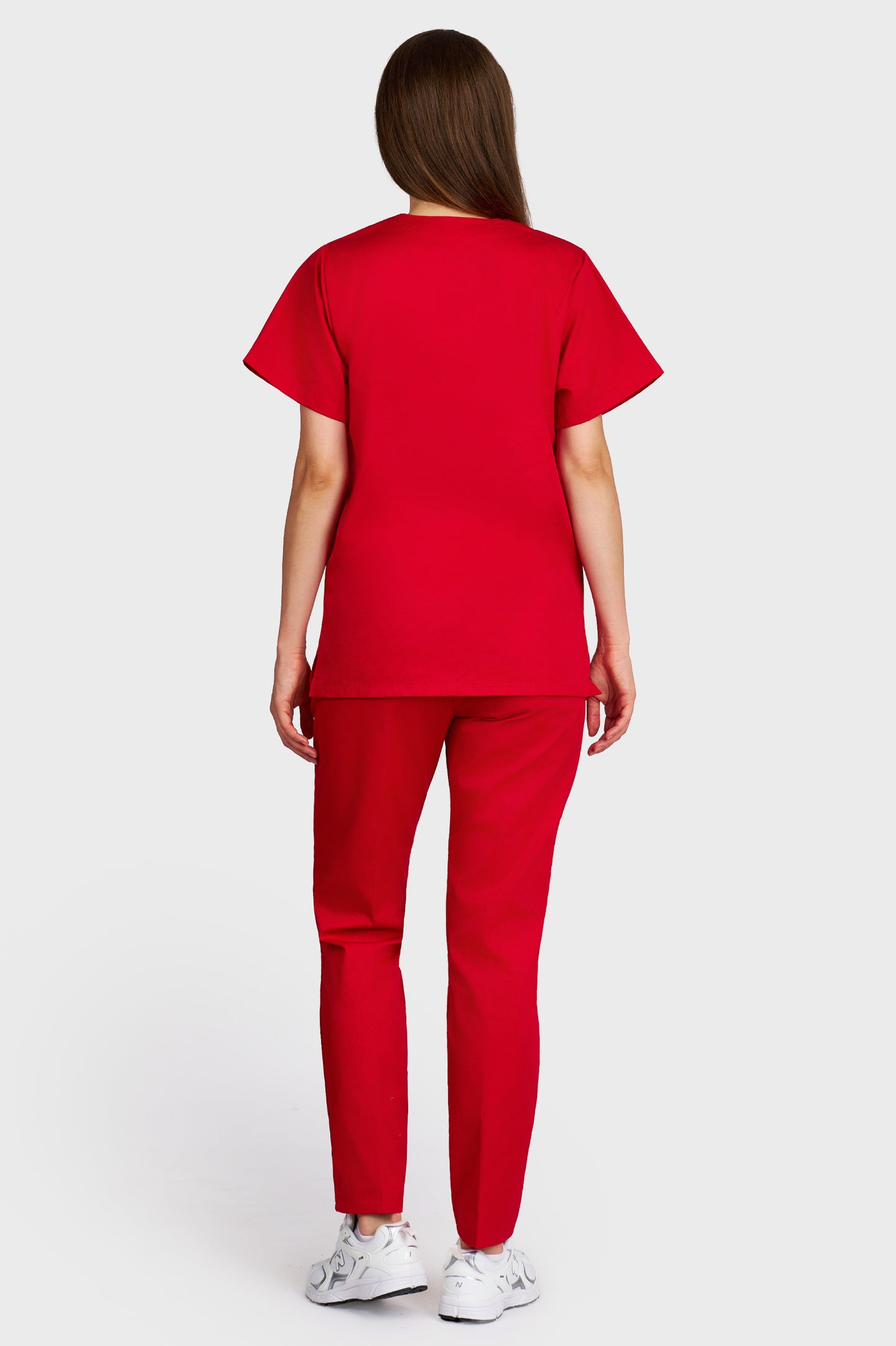 Costum medical femei rosu - bluza medicala cu guler in V si pantaloni Alisa, vedere din spate - AKITEX