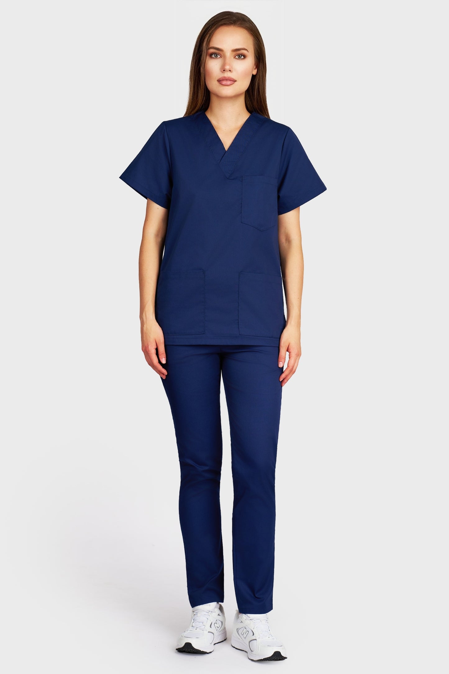 Costum medical femei navy - bluza medicala cu guler in V si pantaloni cu elastic, vedere din fata - AKITEX
