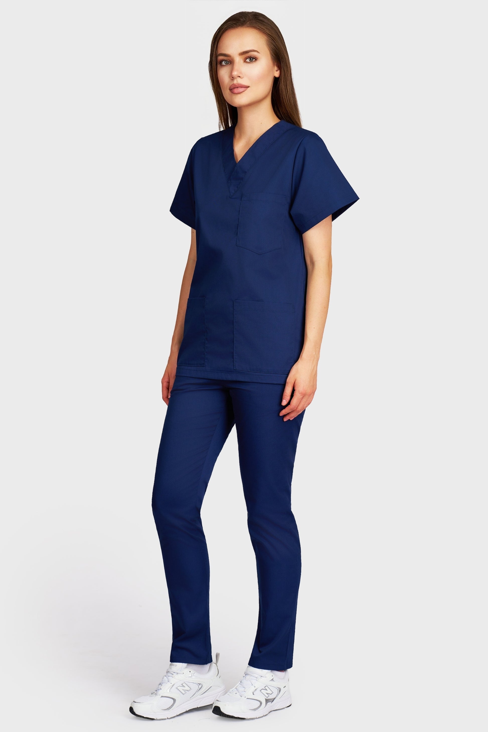 Costum medical femei navy - bluza medicala cu guler in V si pantaloni cu elastic, vedere laterala - AKITEX