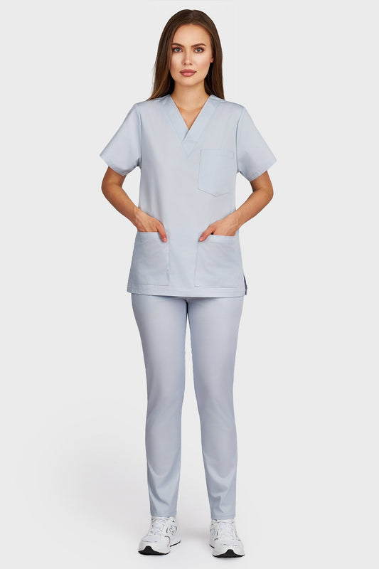 Costum medical femei gri - bluza medicala cu guler in V si pantaloni cu elastic, vedere din fata - AKITEX