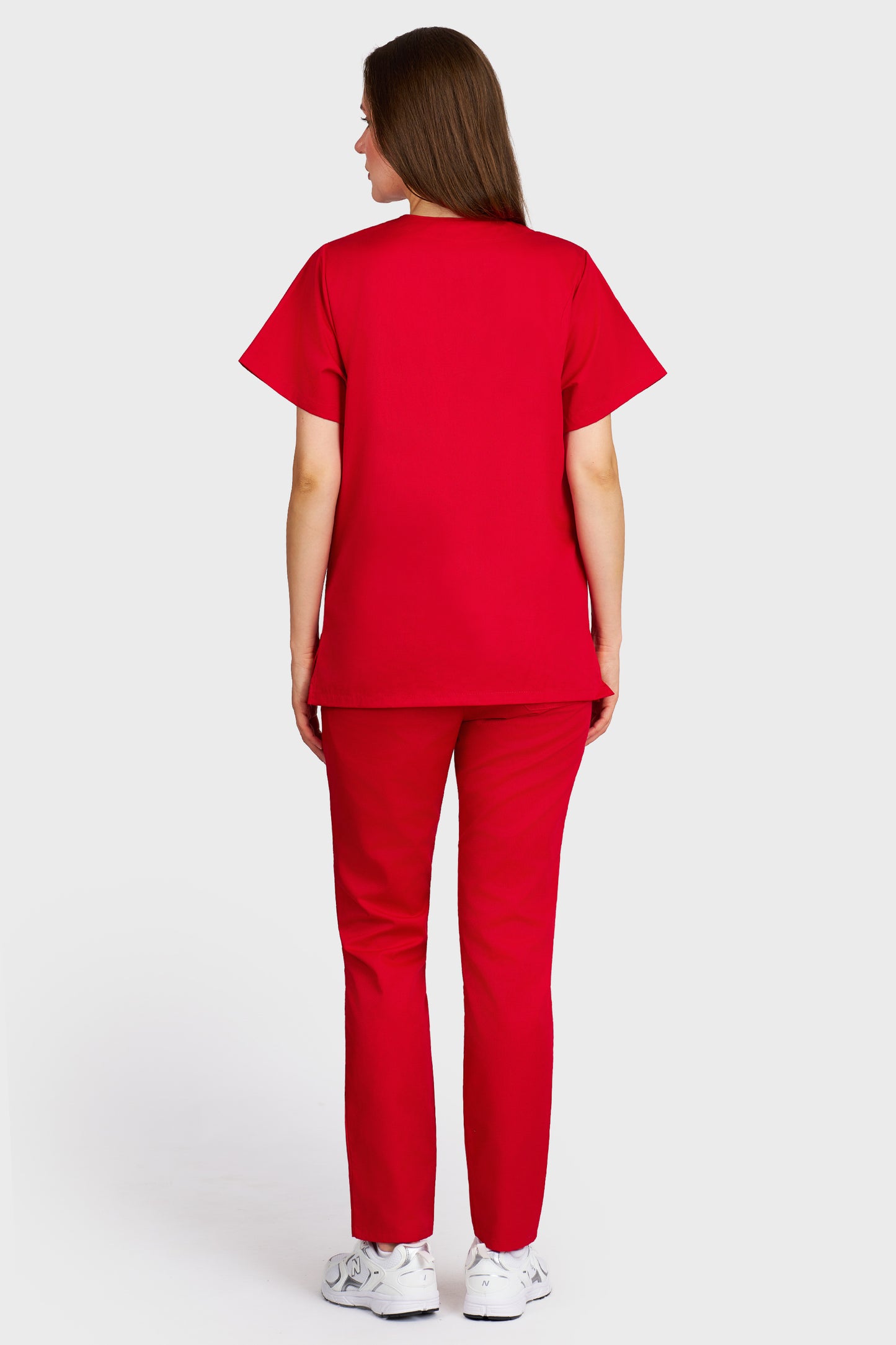 Costum medical femei rosu - bluza medicala cu guler in V si pantaloni cu elastic, vedere din spate - AKITEX