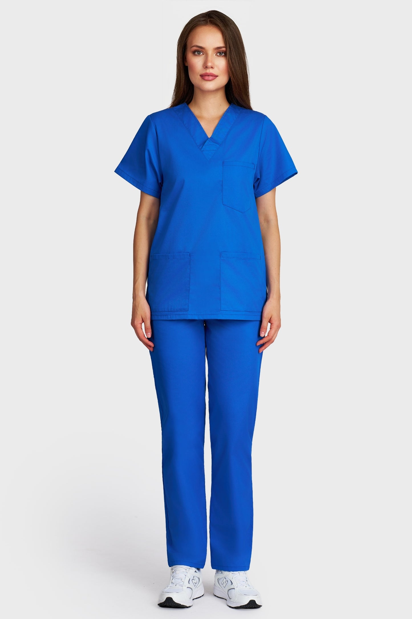 Costum medical femei albastru royal - bluza medicala cu guler in V si pantaloni cu elastic si snur, vedere din fata - AKITEX