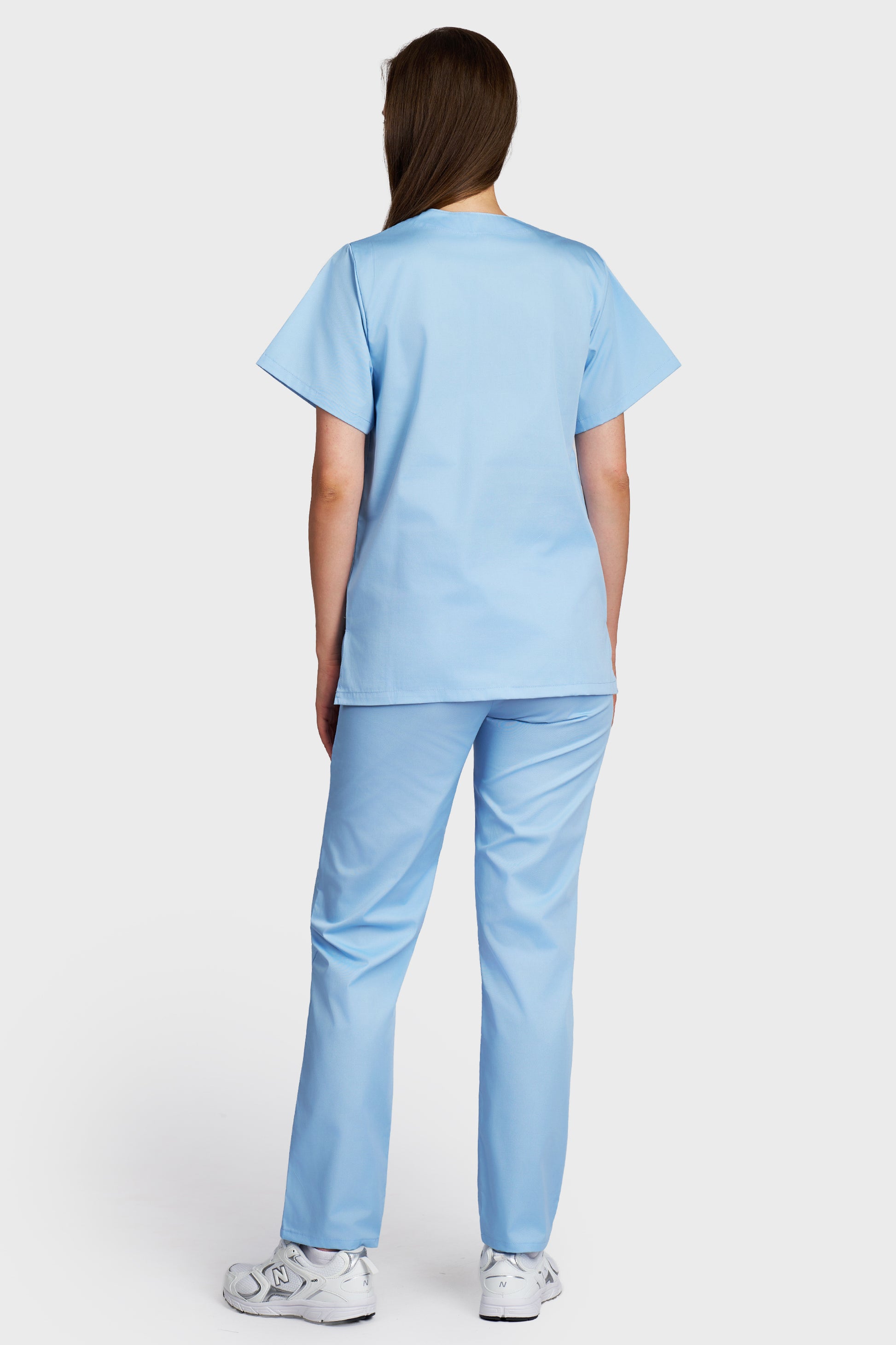 Costum medical femei lightblue - bluza medicala cu guler in V si pantaloni cu elastic si snur, vedere din spate - AKITEX