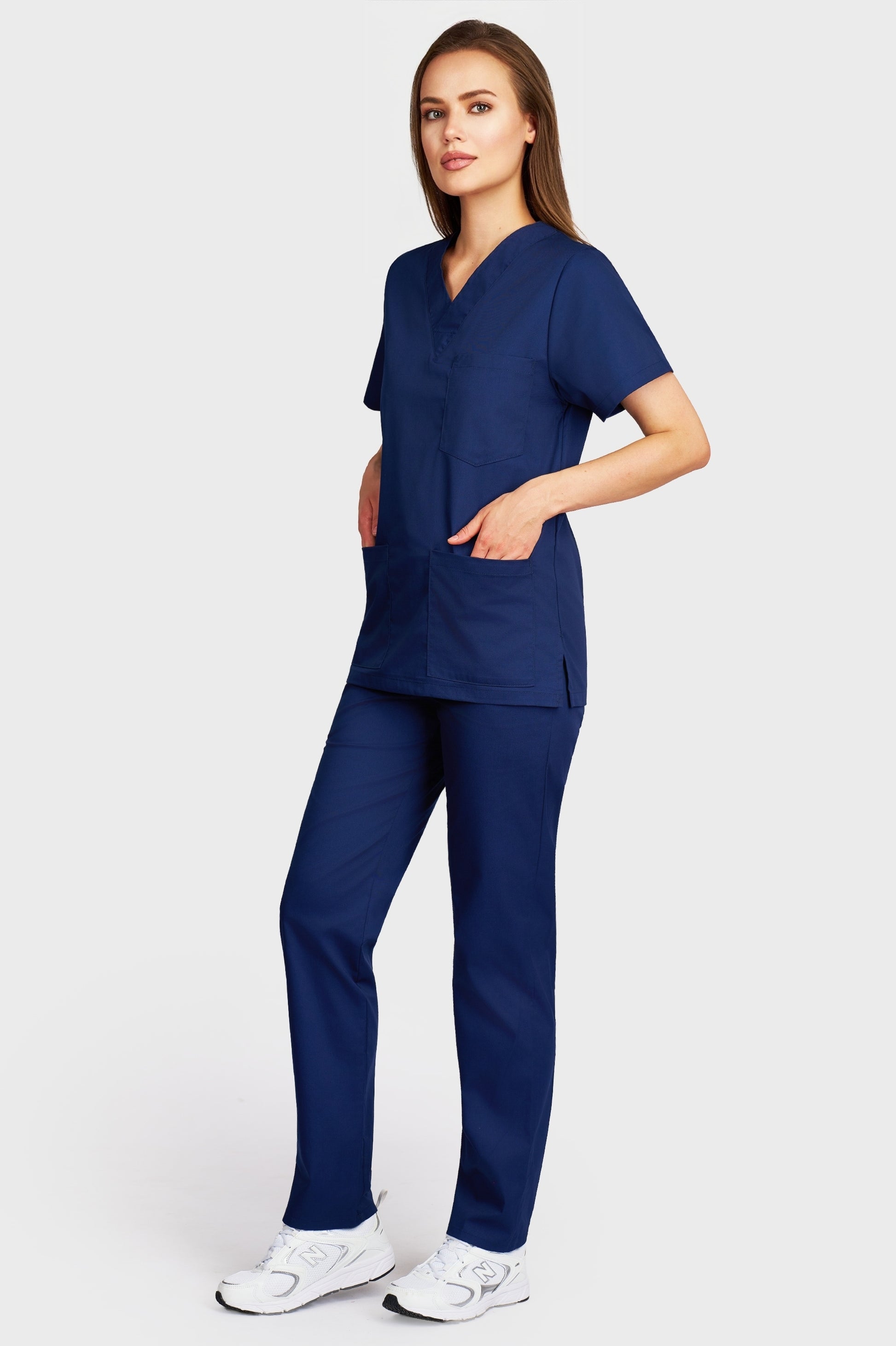 Costum medical femei navy - bluza medicala cu guler in V si pantaloni cu elastic si snur, vedere laterala - AKITEX
