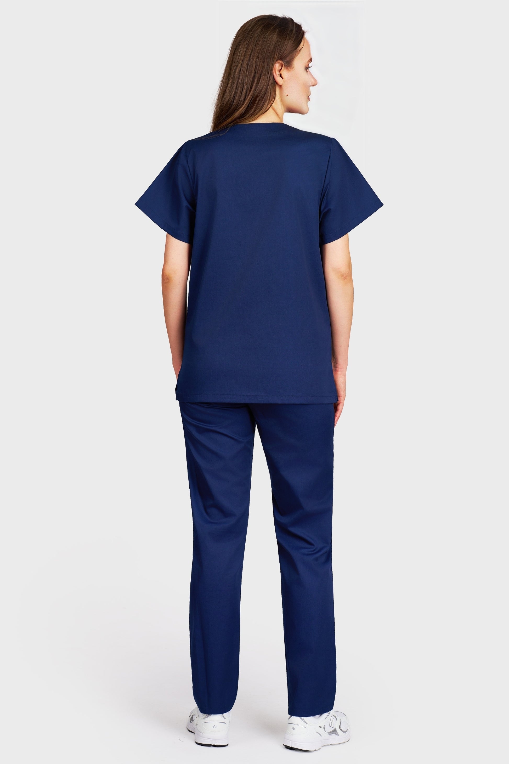 Costum medical femei navy - bluza medicala cu guler in V si pantaloni cu elastic si snur, vedere din spate - AKITEX