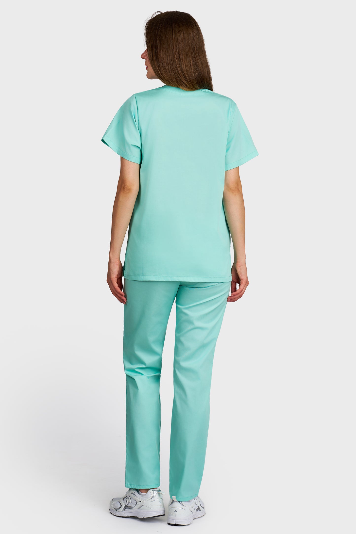 Costum medical femei menta - bluza medicala cu guler in V si pantaloni cu elastic si snur, vedere din spate - AKITEX