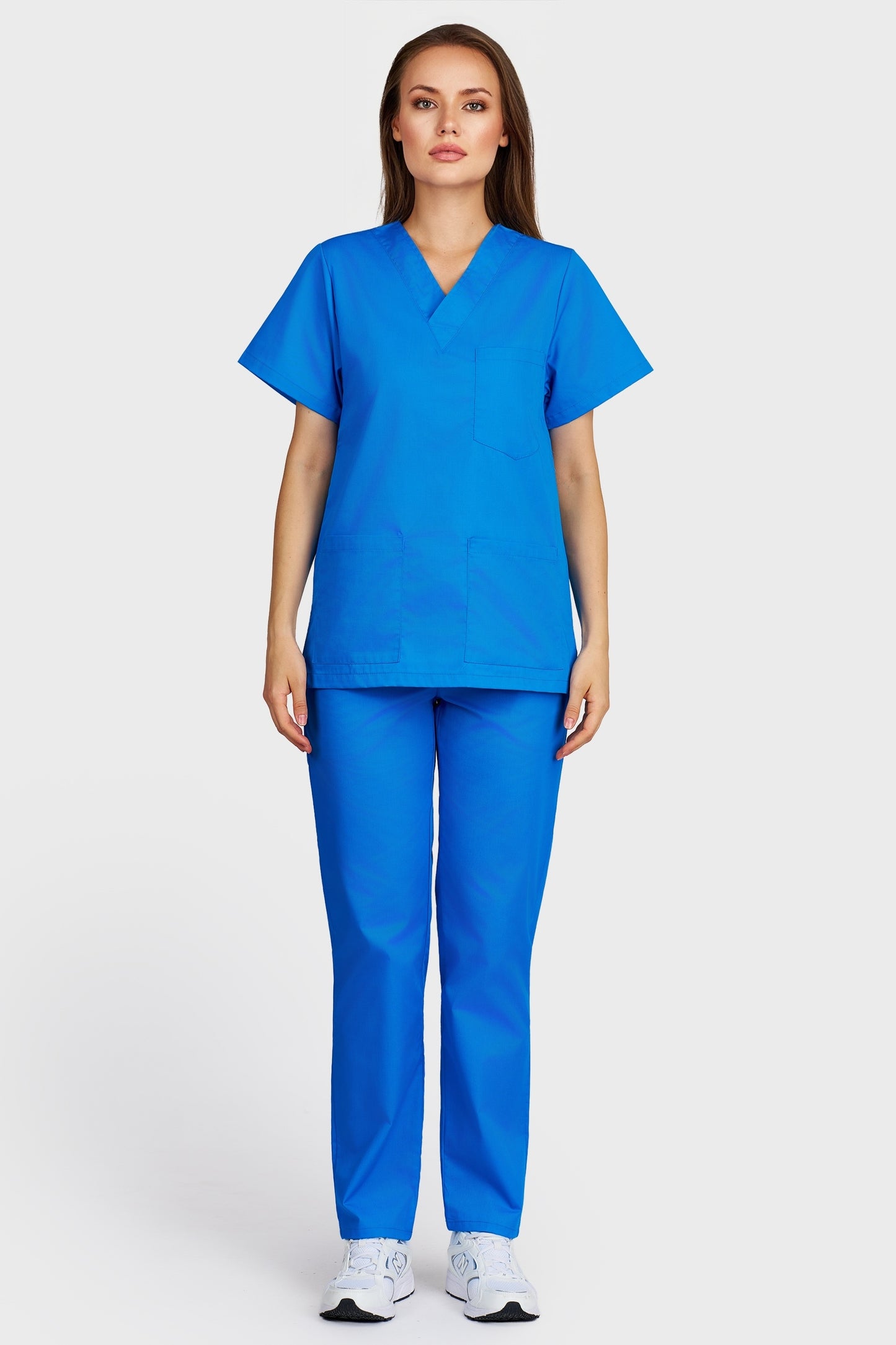 Costum medical femei turquoise - bluza medicala cu guler in V si pantaloni cu elastic si snur, vedere din fata - AKITEX