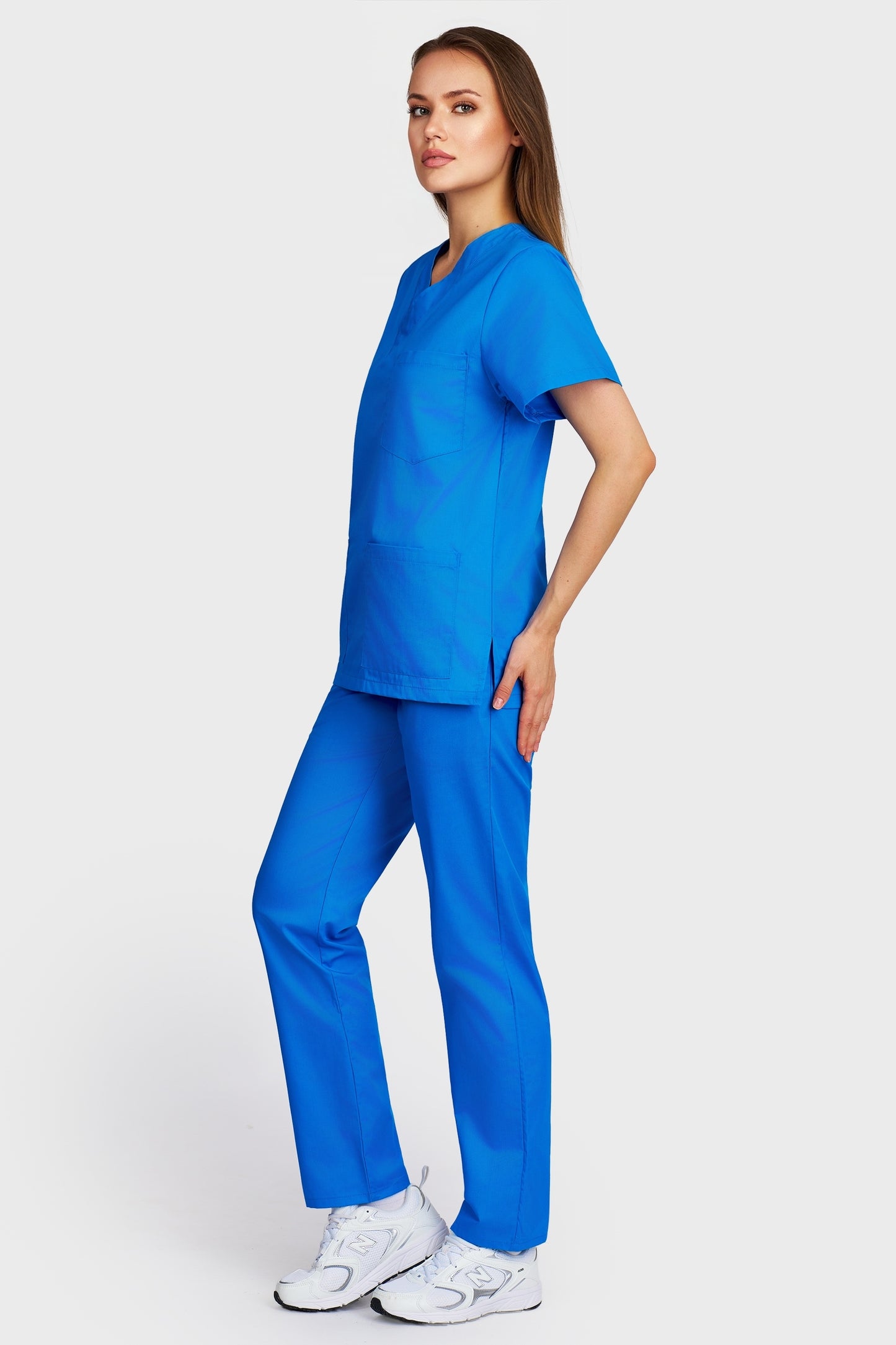Costum medical femei turquoise - bluza medicala cu guler in V si pantaloni cu elastic si snur, vedere laterala - AKITEX
