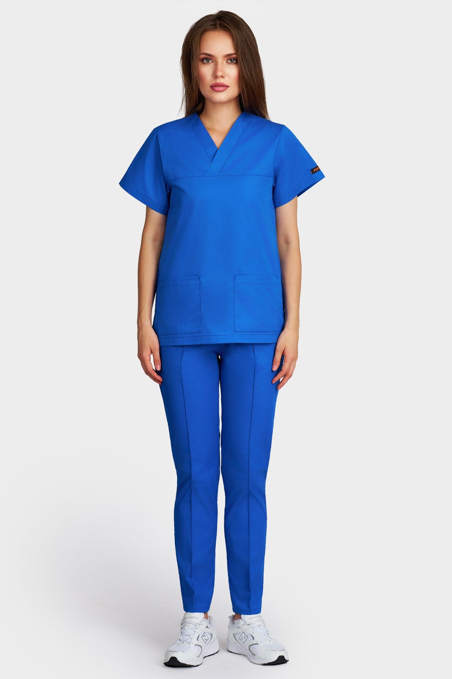 Costum medical femei albastru royal - bluza medicala Frieda si pantaloni Alisa, vedere din fata - AKITEX