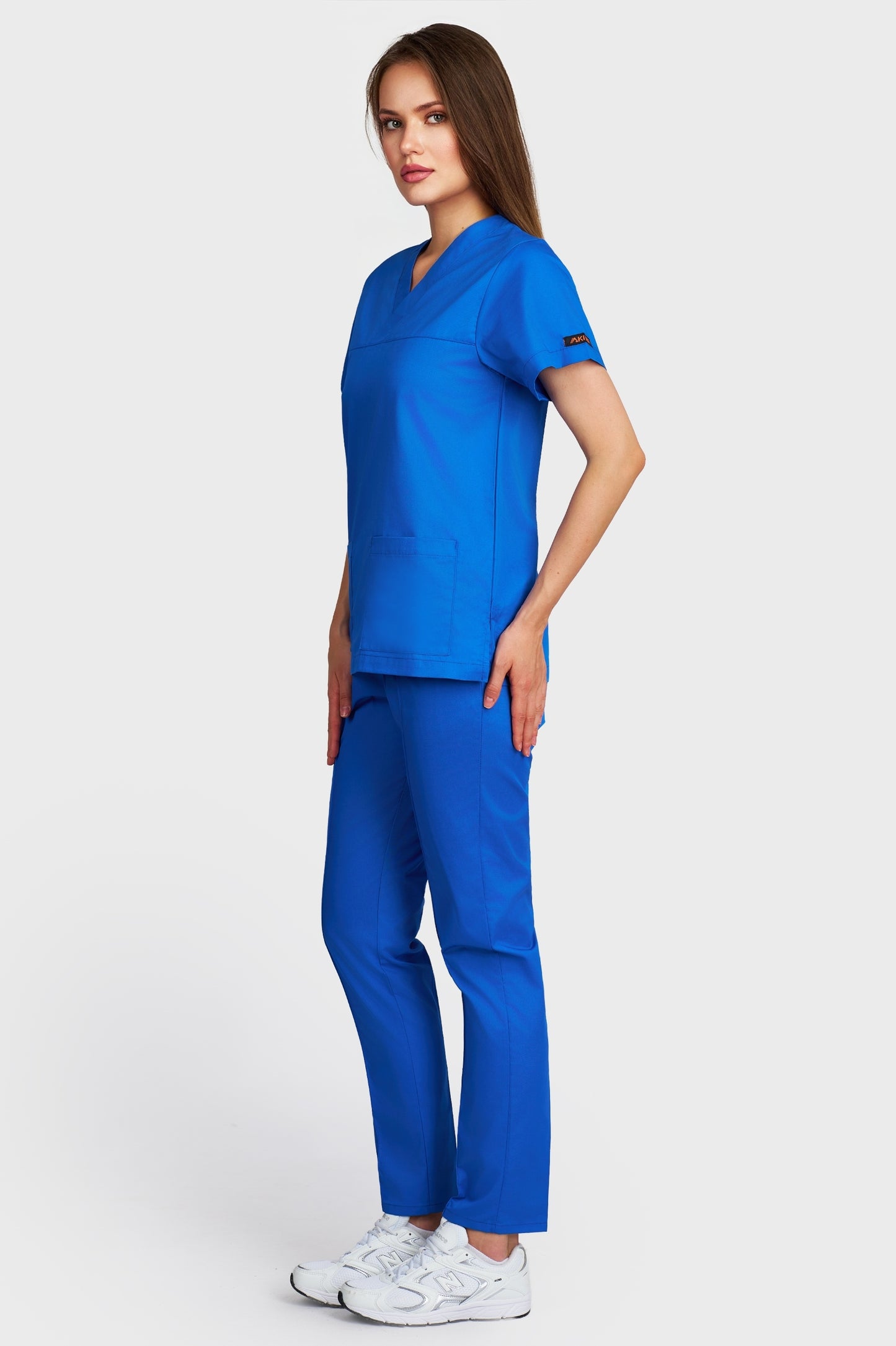 Costum medical femei albastru royal - bluza medicala Frieda si pantaloni Alisa, vedere laterala - AKITEX