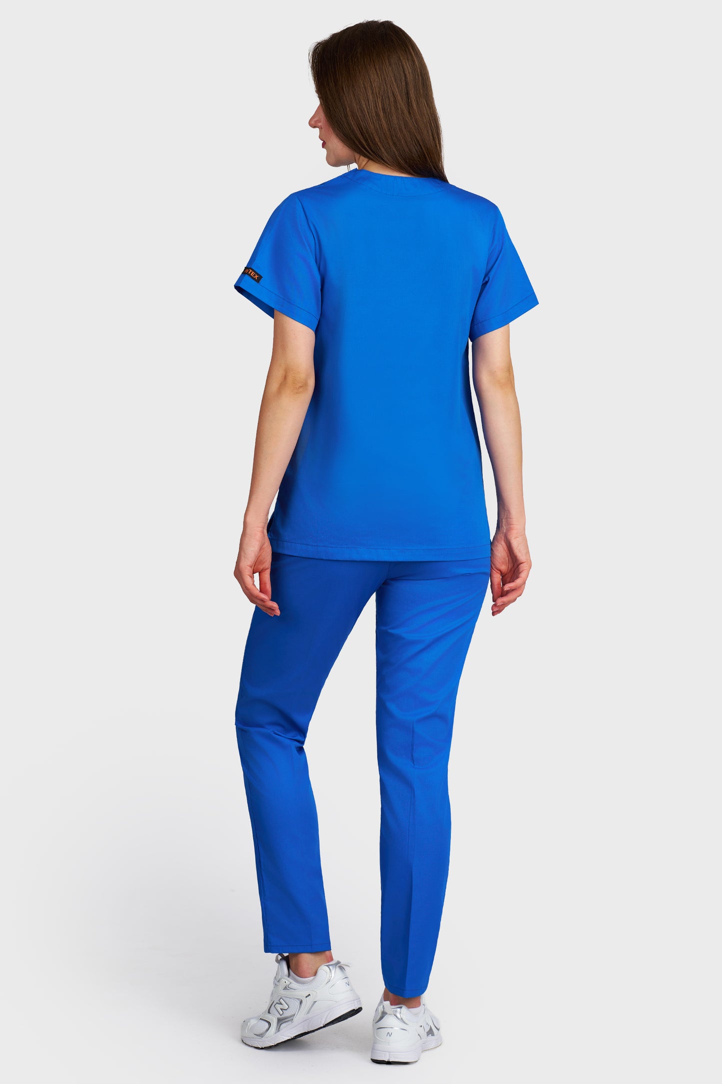 Costum medical femei albastru royal - bluza medicala Frieda si pantaloni Alisa, vedere din spate - AKITEX