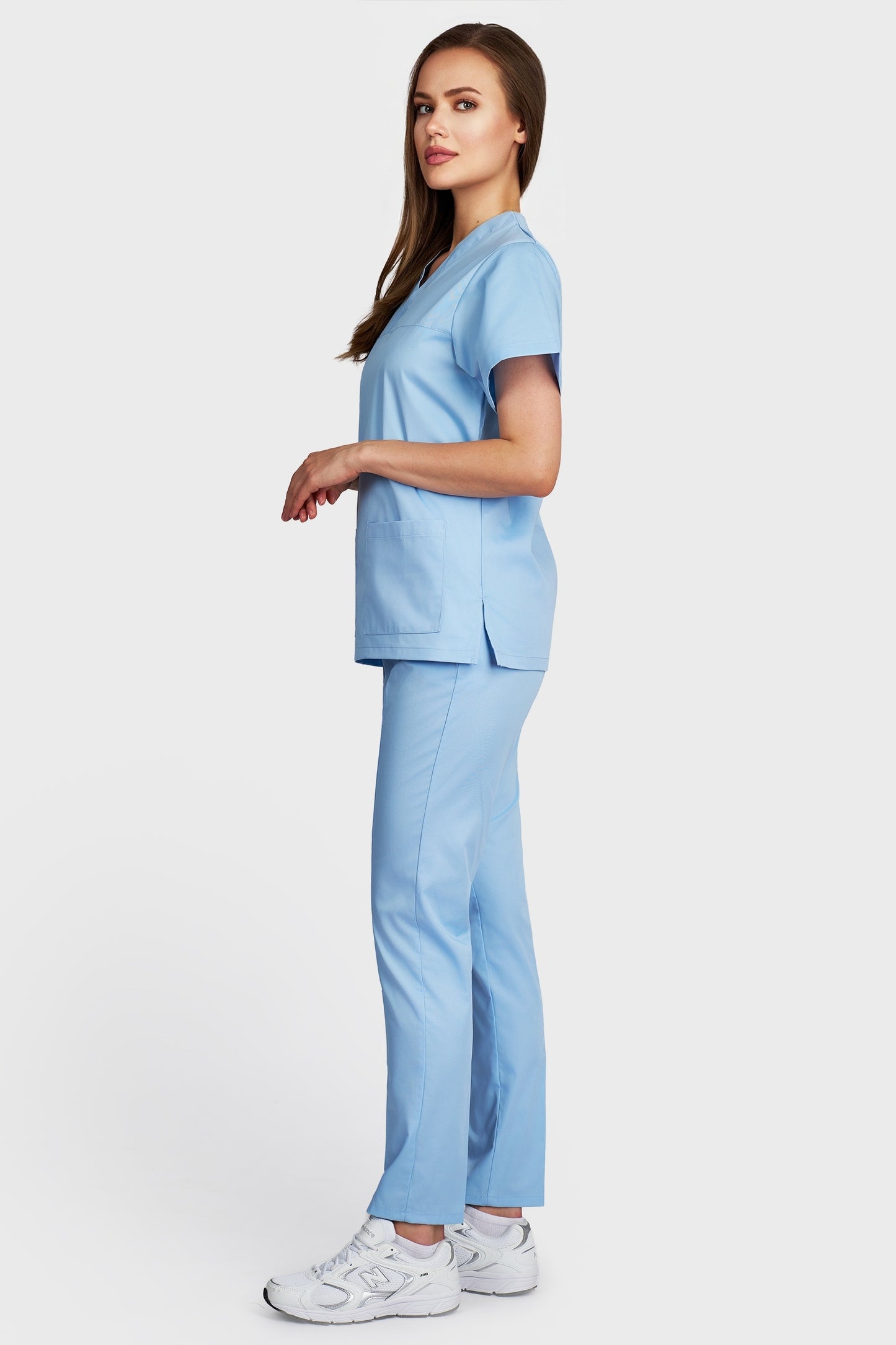 Costum medical femei lightblue - bluza medicala Frieda si pantaloni Alisa, vedere laterala - AKITEX