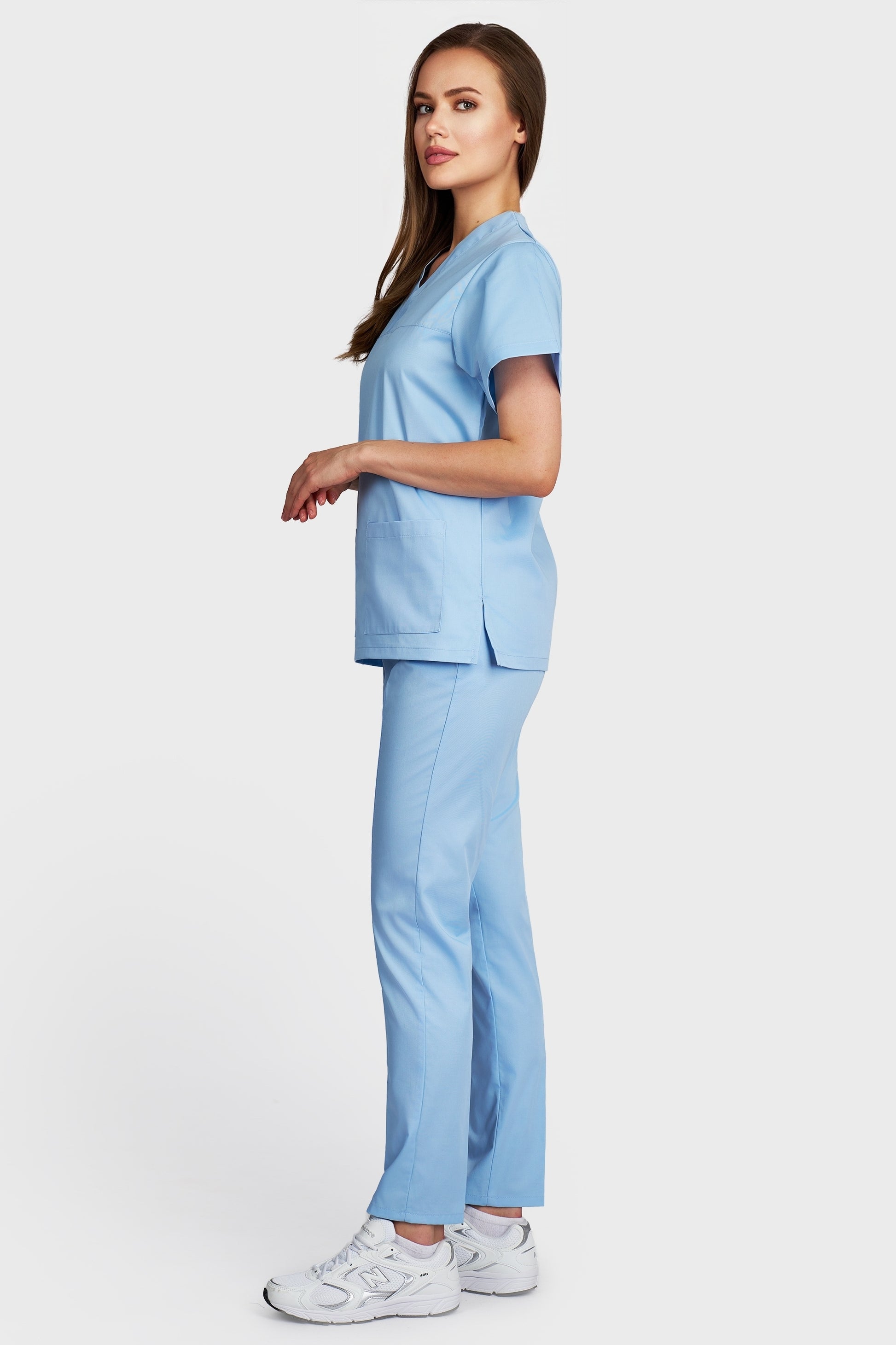 Costum medical femei lightblue - bluza medicala Frieda si pantaloni Alisa, vedere laterala - AKITEX