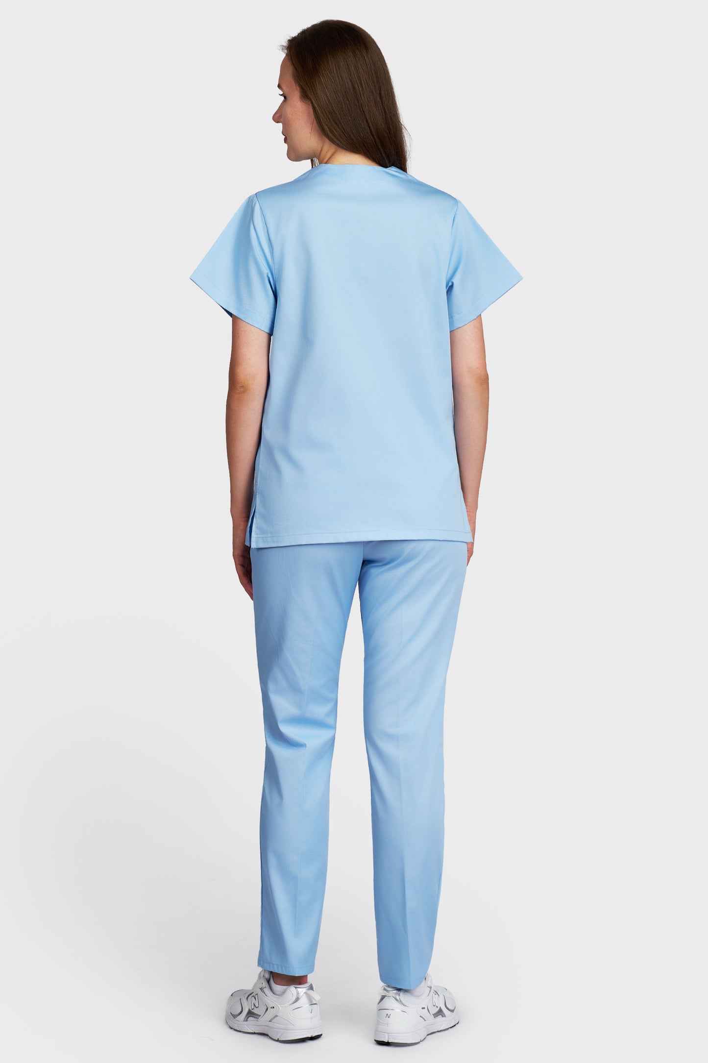 Costum medical femei lightblue - bluza medicala Frieda si pantaloni Alisa, vedere din spate - AKITEX