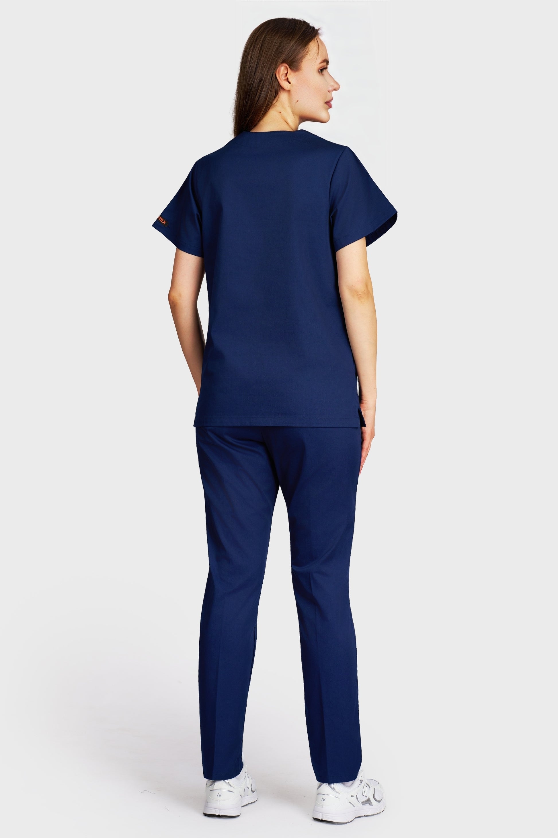 Costum medical femei navy - bluza medicala Frieda si pantaloni Alisa, vedere din spate - AKITEX