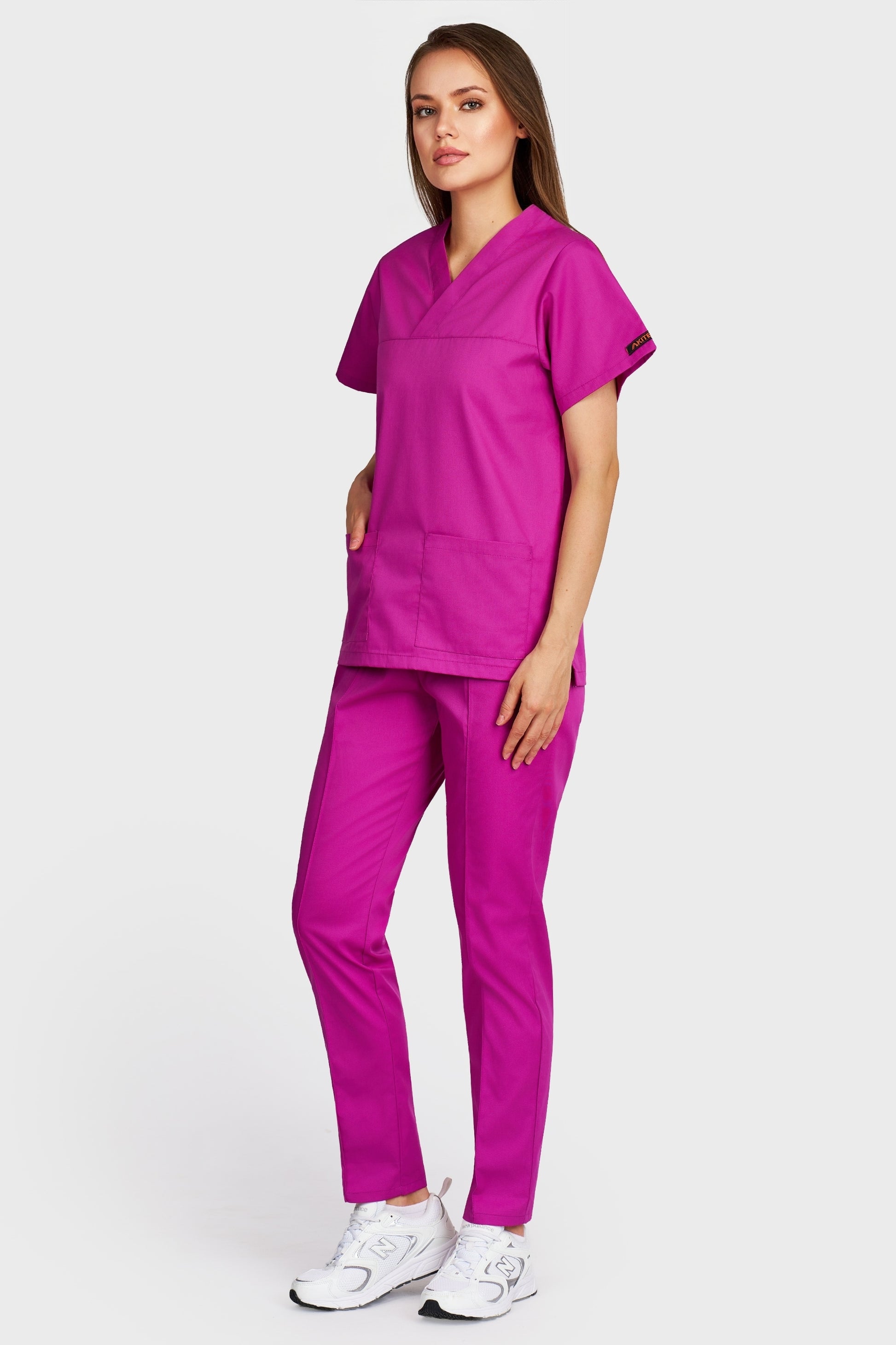Costum medical femei fucsia - bluza medicala Frieda si pantaloni Alisa, vedere laterala - AKITEX