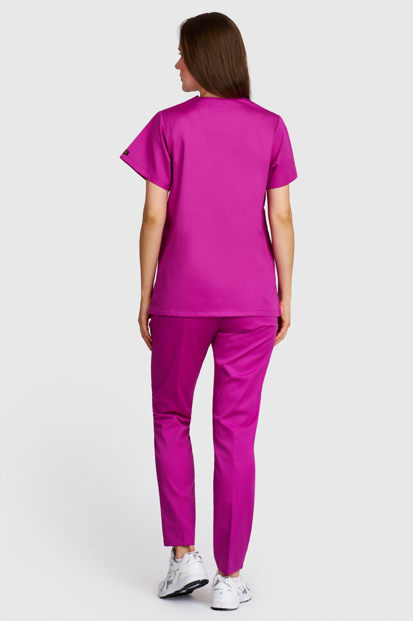 Costum medical femei fucsia - bluza medicala Frieda si pantaloni Alisa, vedere din spate - AKITEX