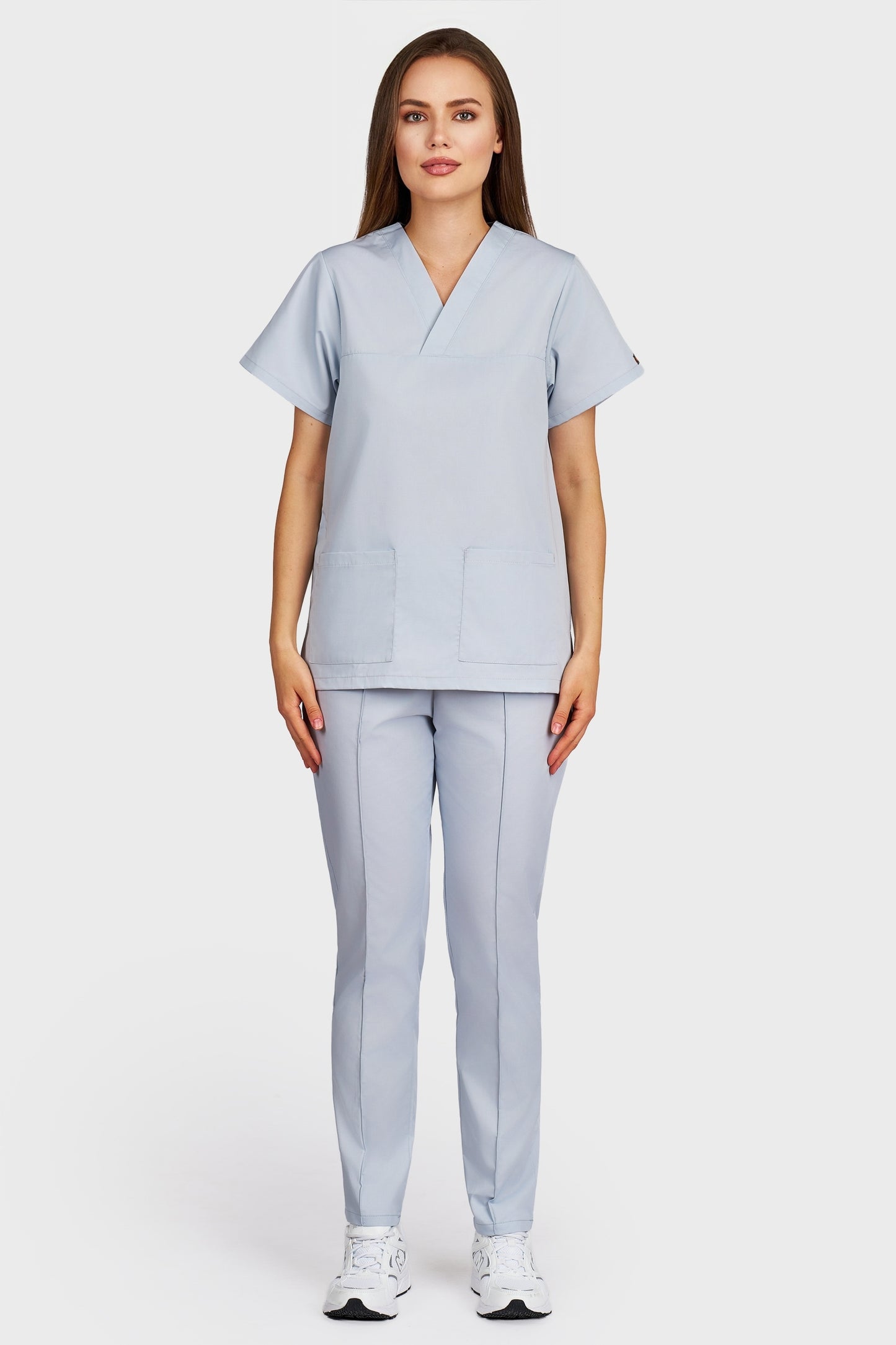 Costum medical femei gri - bluza medicala Frieda si pantaloni Alisa, vedere din fata - AKITEX