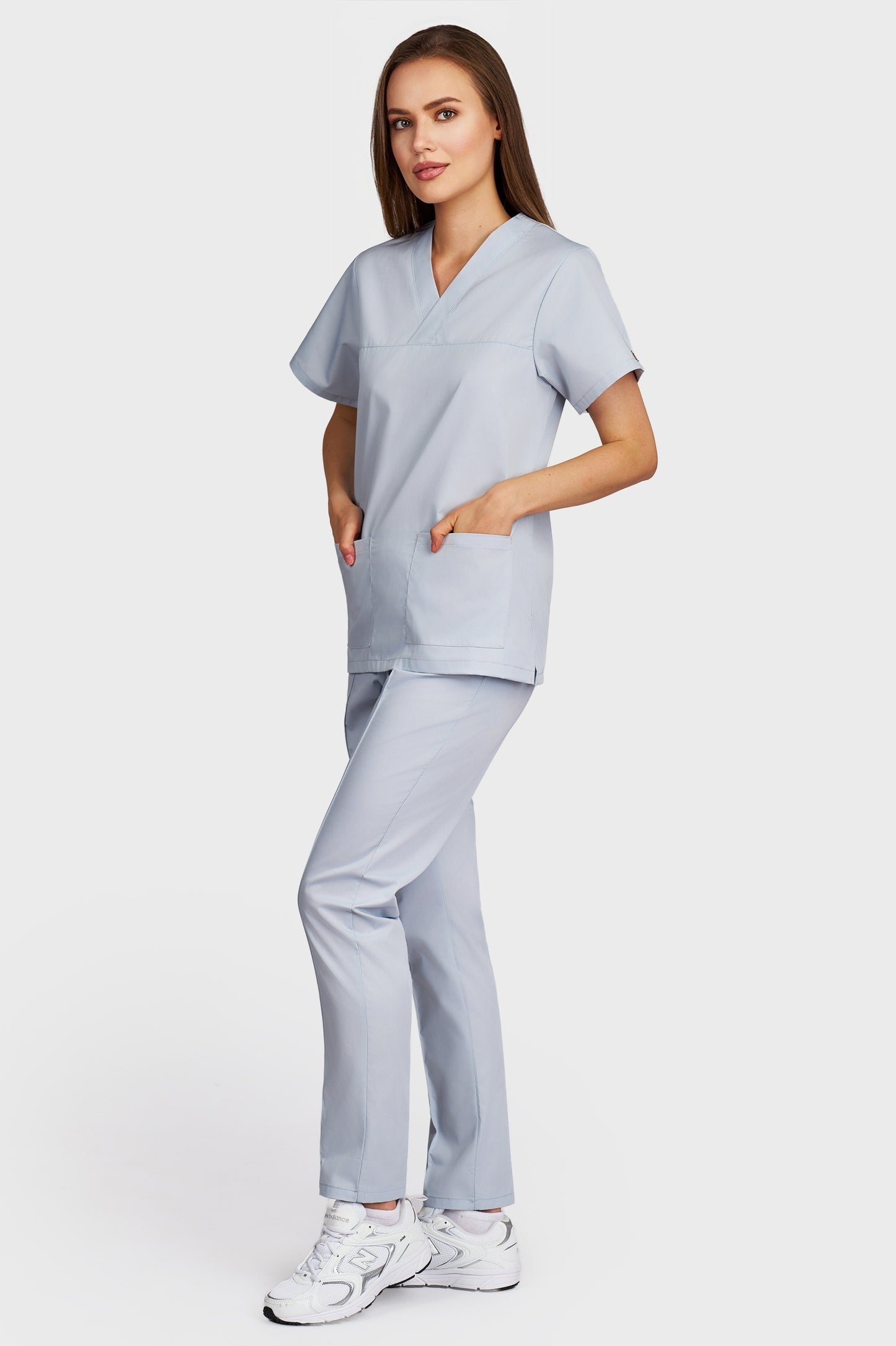 Costum medical femei gri - bluza medicala Frieda si pantaloni Alisa, vedere laterala - AKITEX