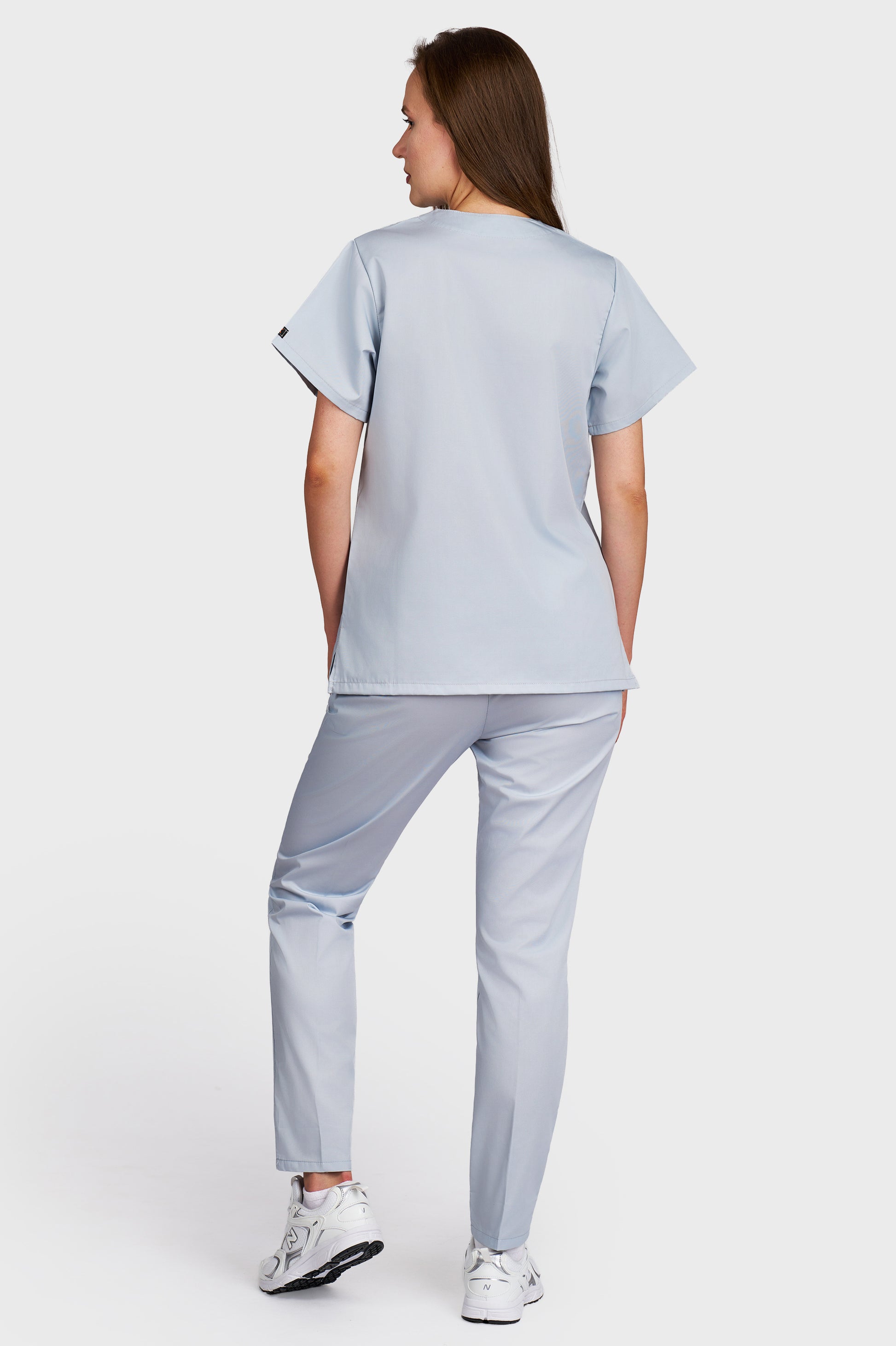 Costum medical femei gri - bluza medicala Frieda si pantaloni Alisa, vedere din spate - AKITEX