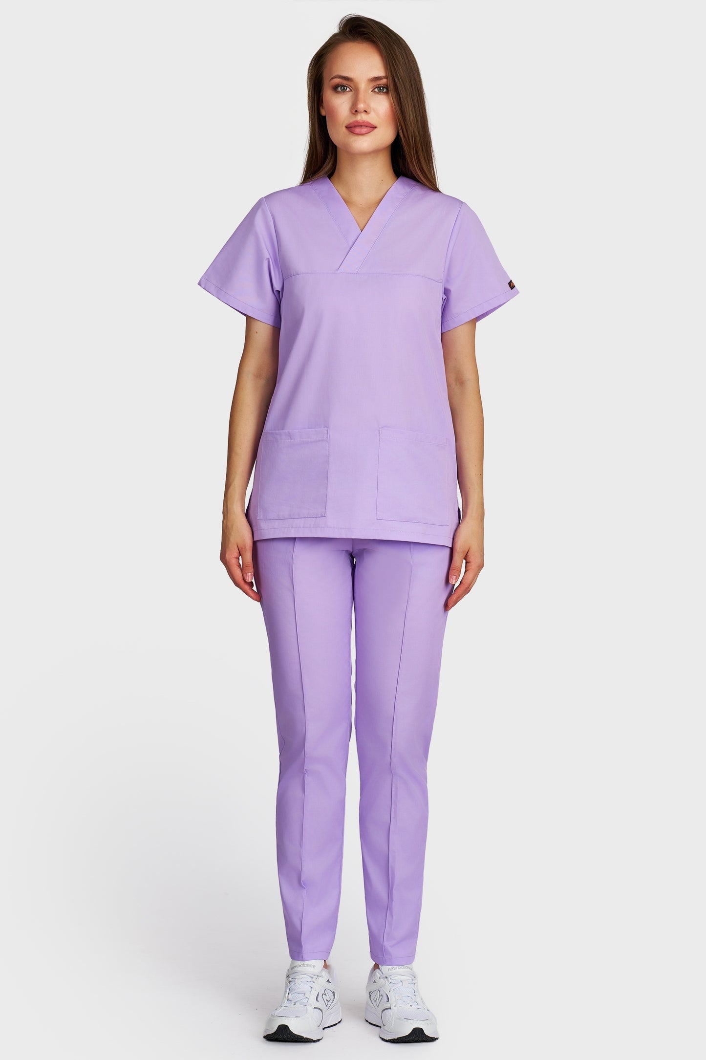 Costum medical femei lila - bluza medicala Frieda si pantaloni Alisa, vedere din fata - AKITEX