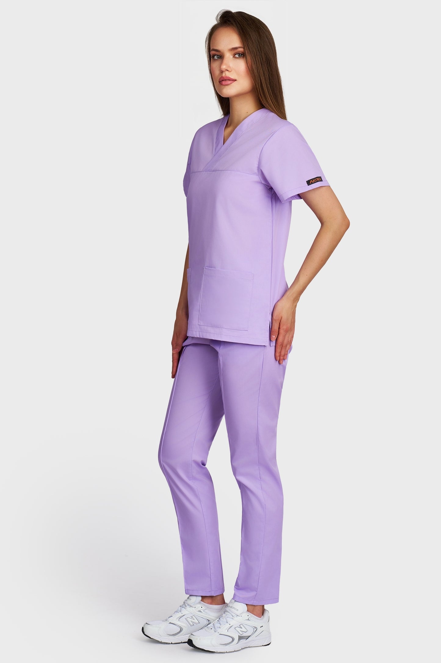 Costum medical femei lila - bluza medicala Frieda si pantaloni Alisa, vedere laterala - AKITEX