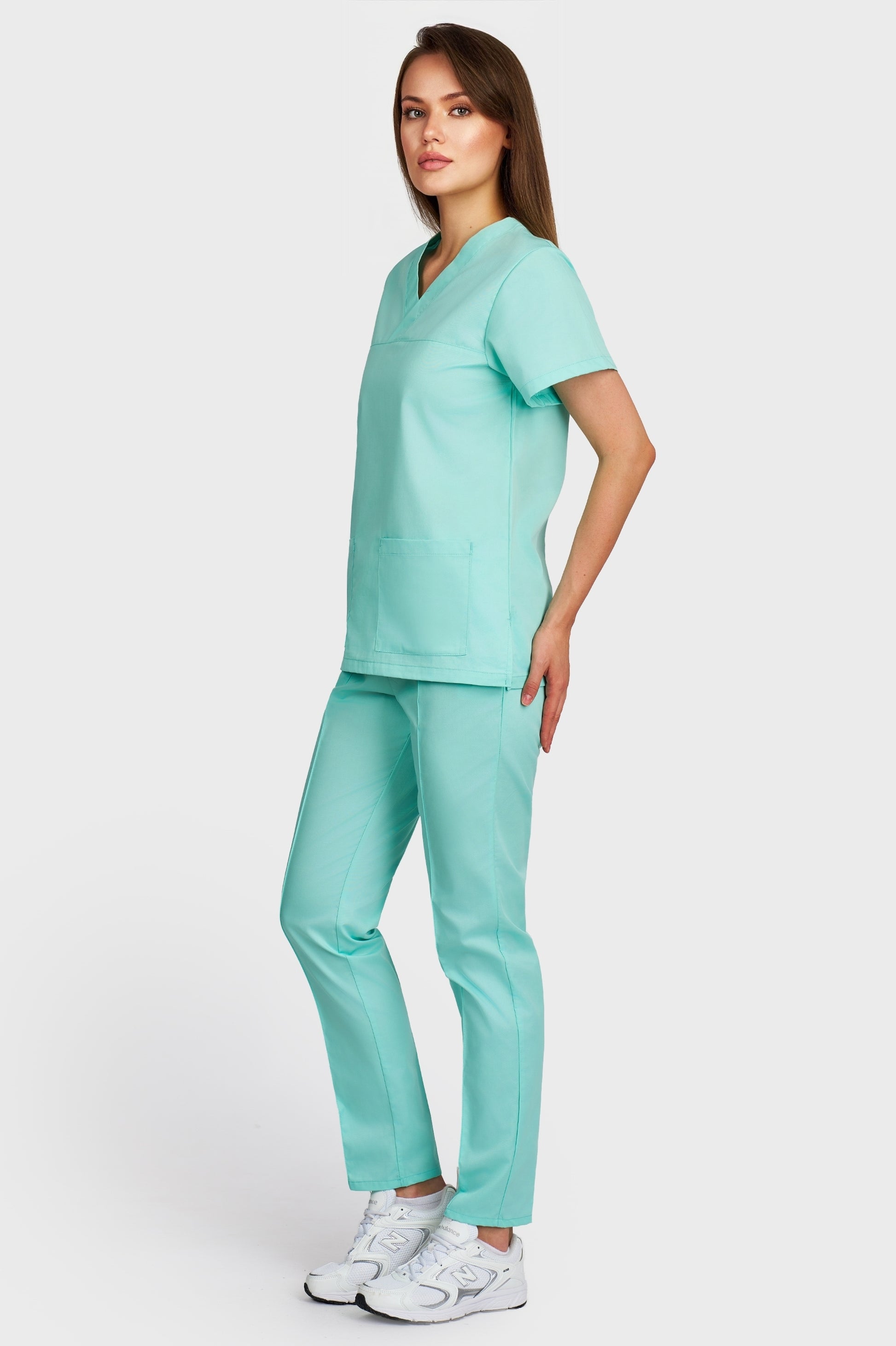 Costum medical femei menta - bluza medicala Frieda si pantaloni Alisa, vedere laterala - AKITEX