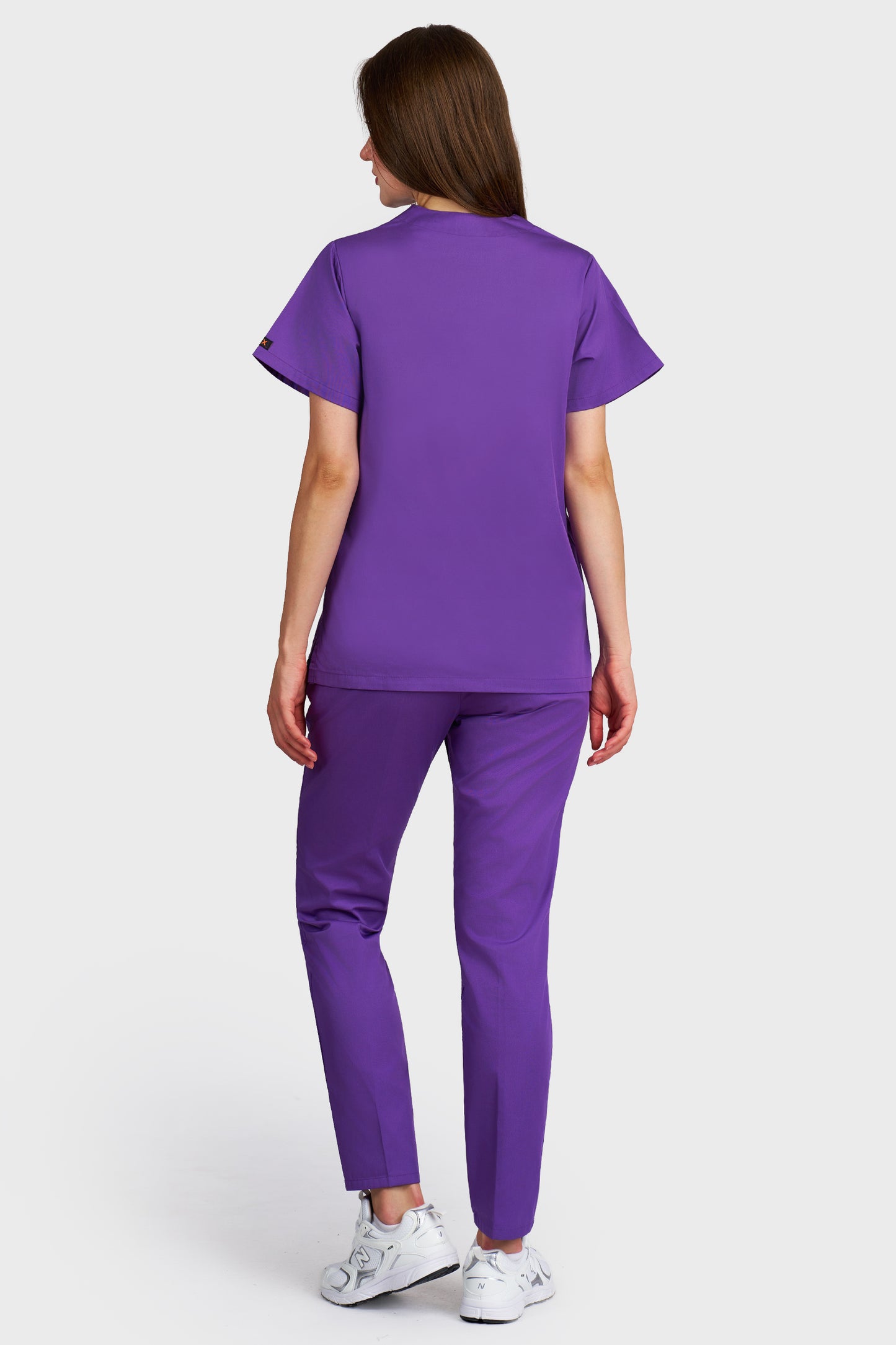 Costum medical femei mov - bluza medicala Frieda si pantaloni Alisa, vedere din spate - AKITEX