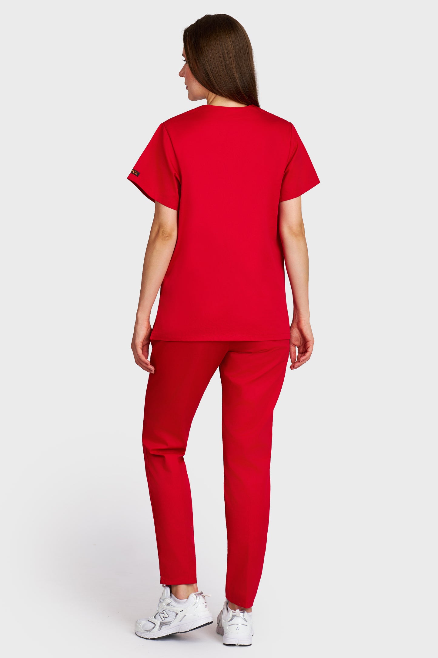 Costum medical femei rosu - bluza medicala Frieda si pantaloni Alisa, vedere din spate - AKITEX