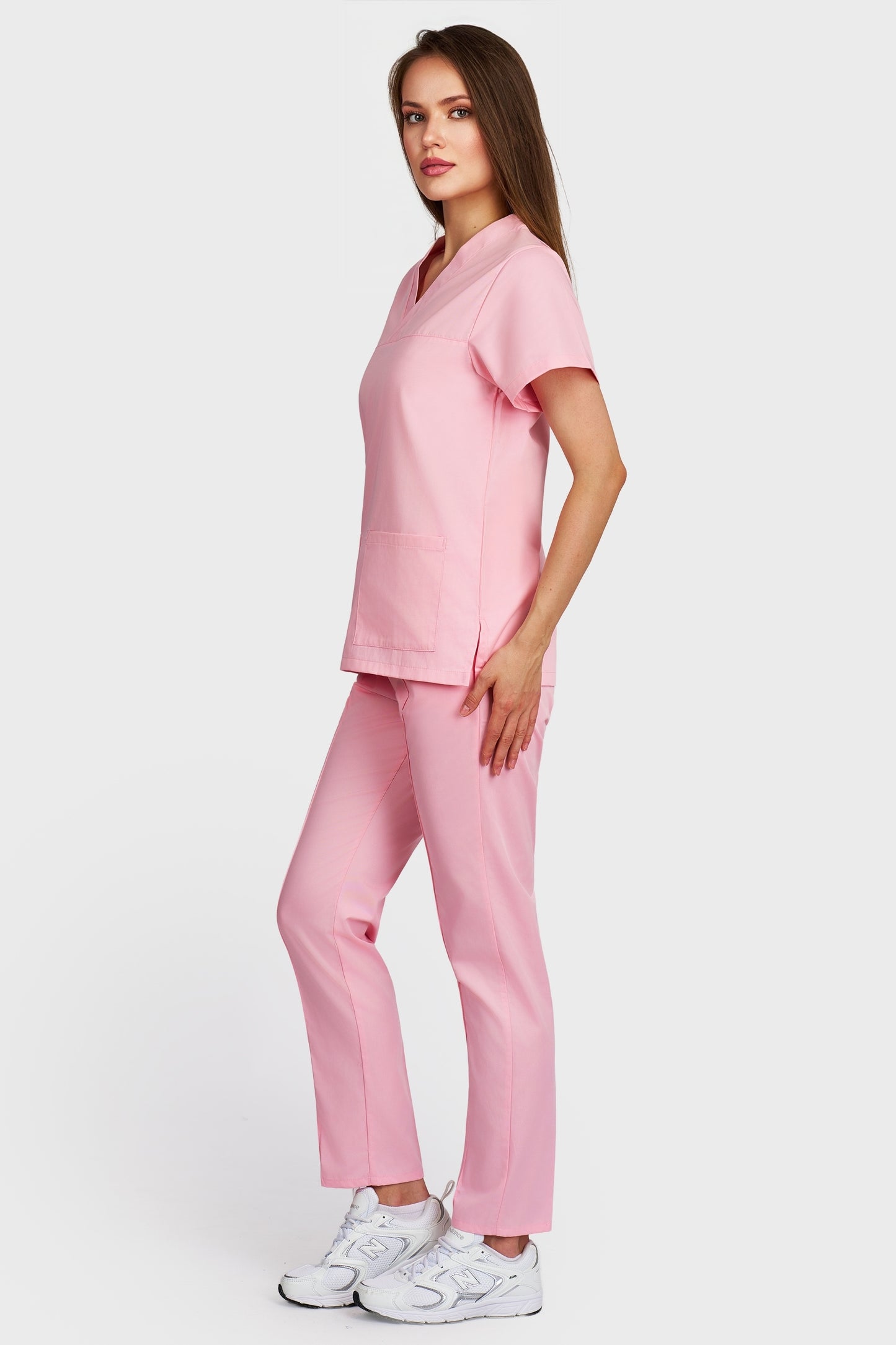 Costum medical femei roz - bluza medicala Frieda si pantaloni Alisa, vedere laterala - AKITEX