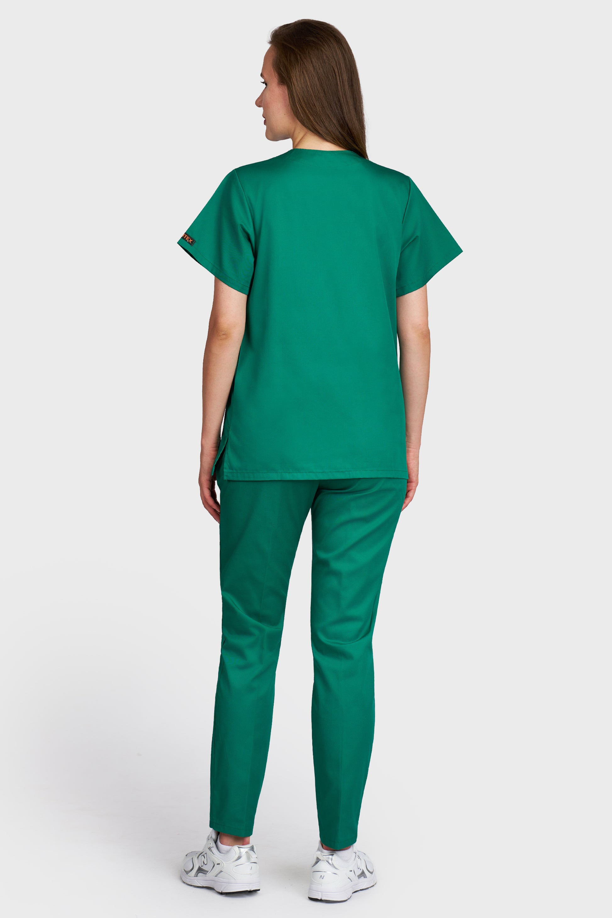 Costum medical femei verde - bluza medicala Frieda si pantaloni Alisa, vedere din spate - AKITEX
