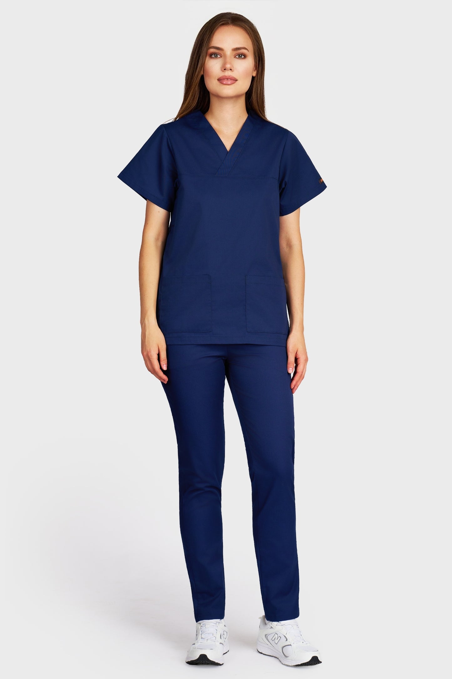Costum medical femei navy - bluza medicala Frieda si pantaloni cu elastic, vedere din fata - AKITEX