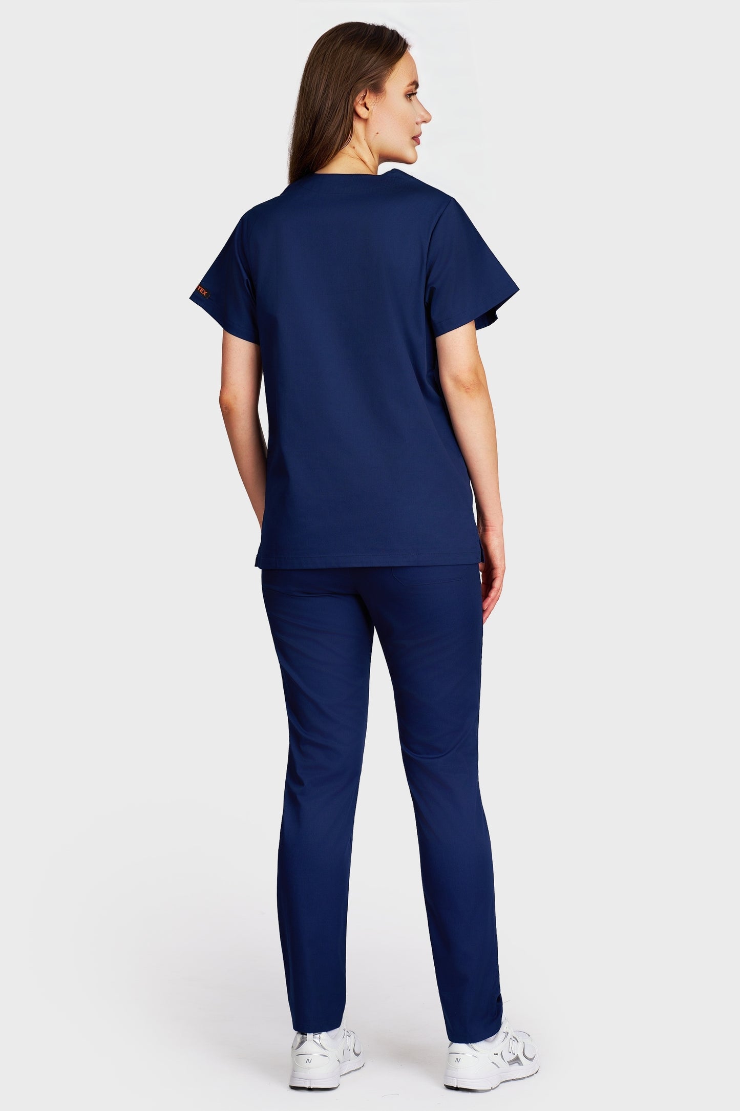 Costum medical femei navy - bluza medicala Frieda si pantaloni cu elastic, vedere din spate - AKITEX