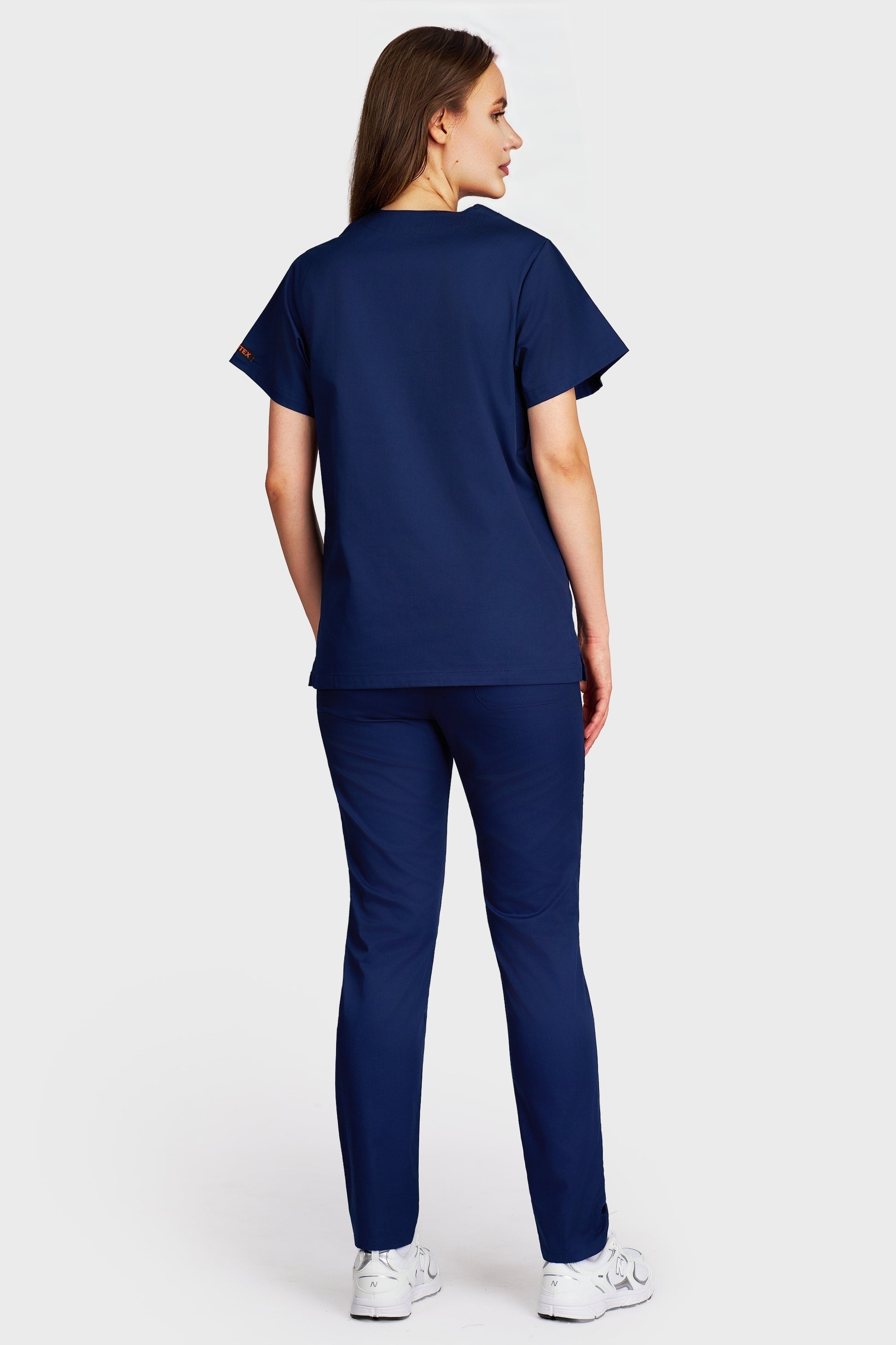Costum medical femei navy - bluza medicala Frieda si pantaloni cu elastic, vedere din spate - AKITEX