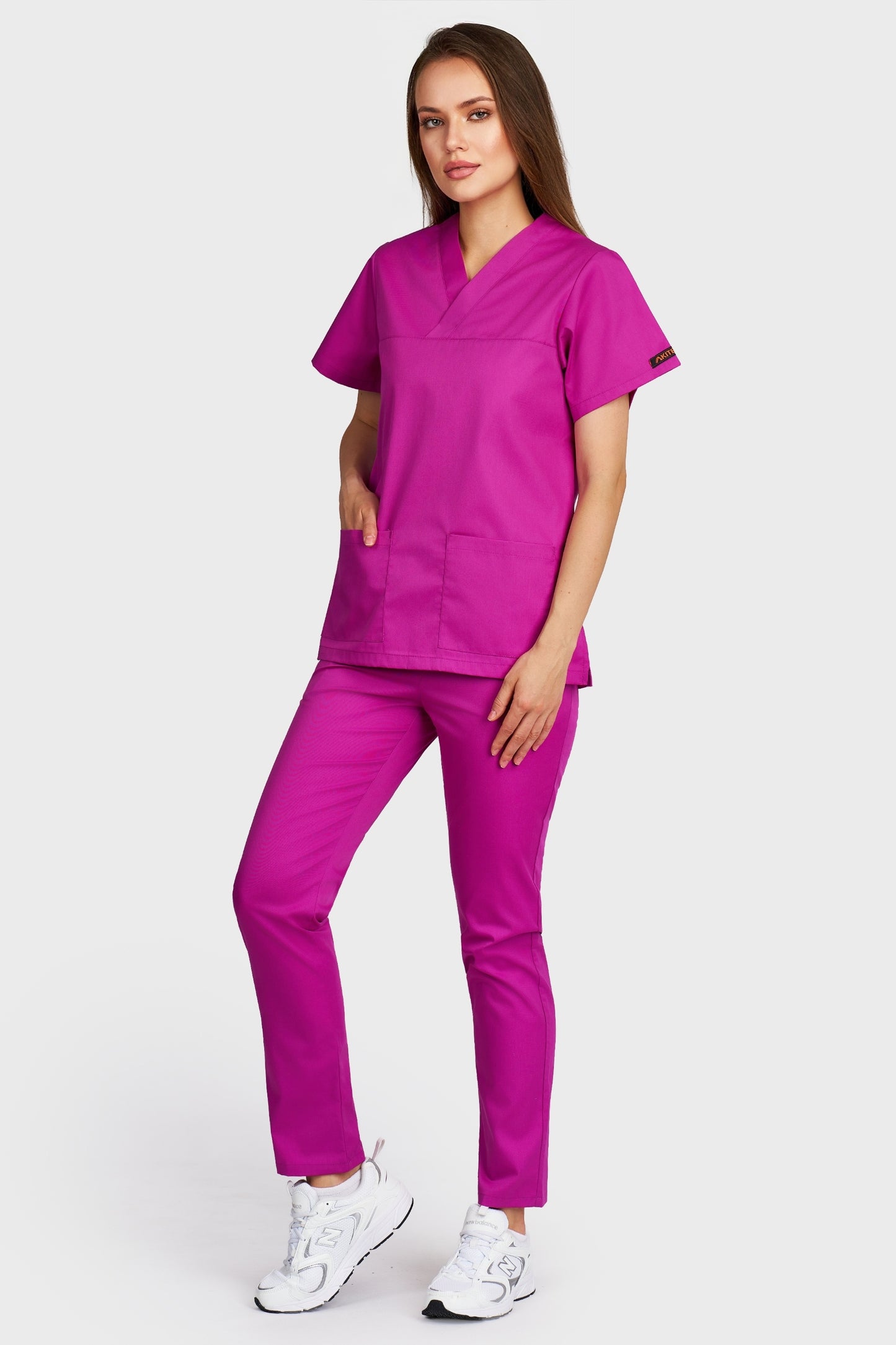 Costum medical femei fucsia - bluza medicala Frieda si pantaloni cu elastic, vedere laterala - AKITEX