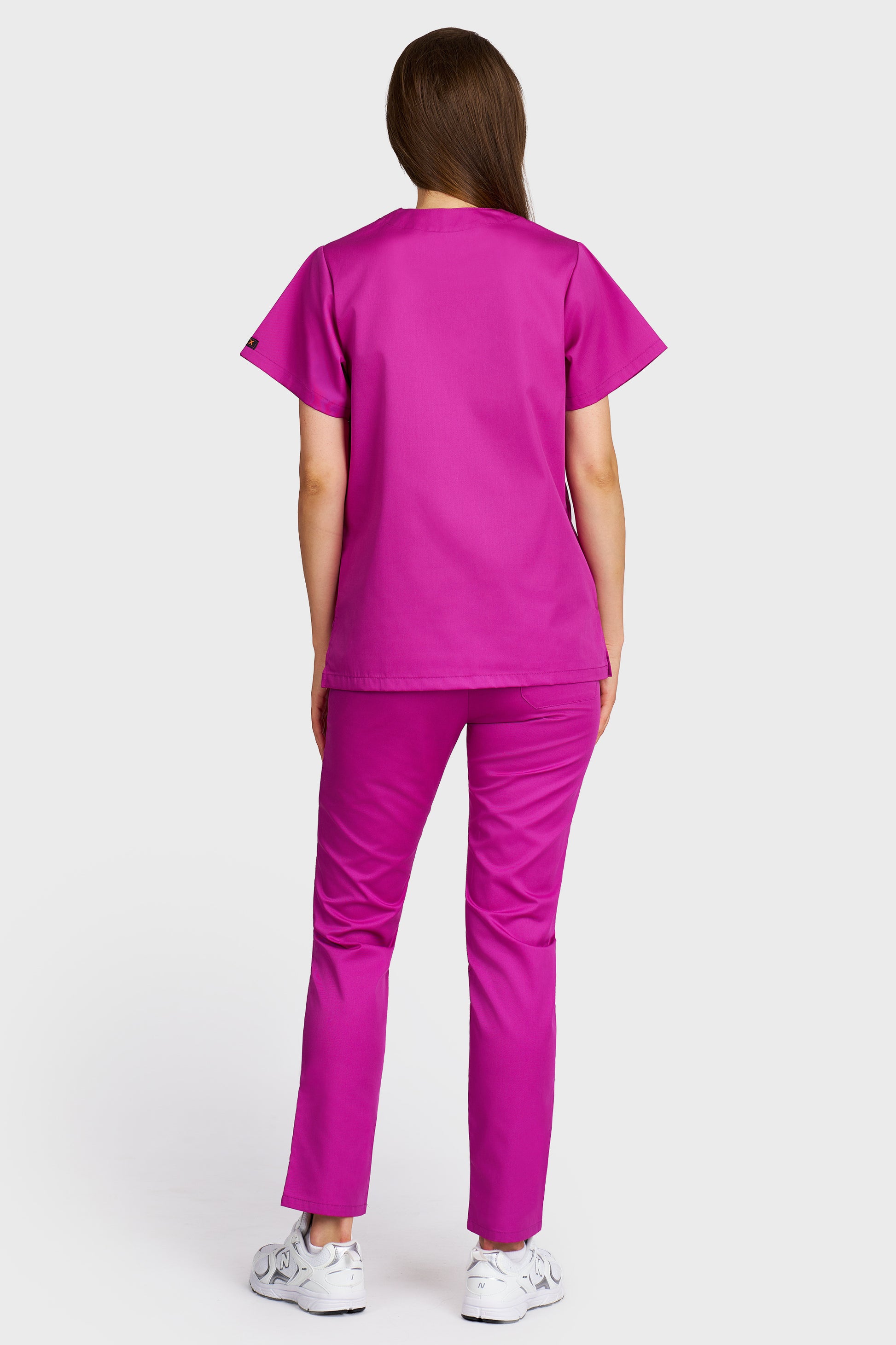 Costum medical femei fucsia - bluza medicala Frieda si pantaloni cu elastic, vedere din spate - AKITEX