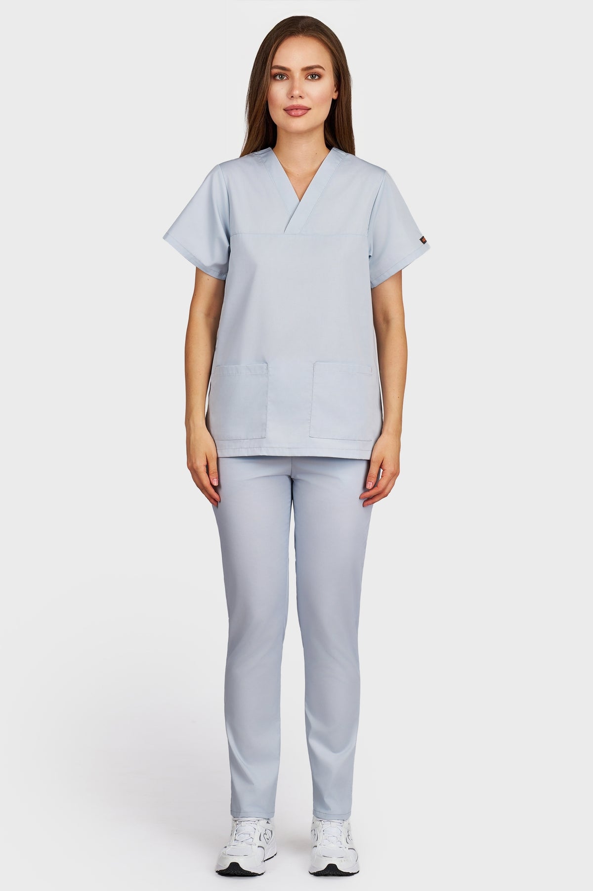 Costum medical femei gri - bluza medicala Frieda si pantaloni cu elastic, vedere din fata - AKITEX