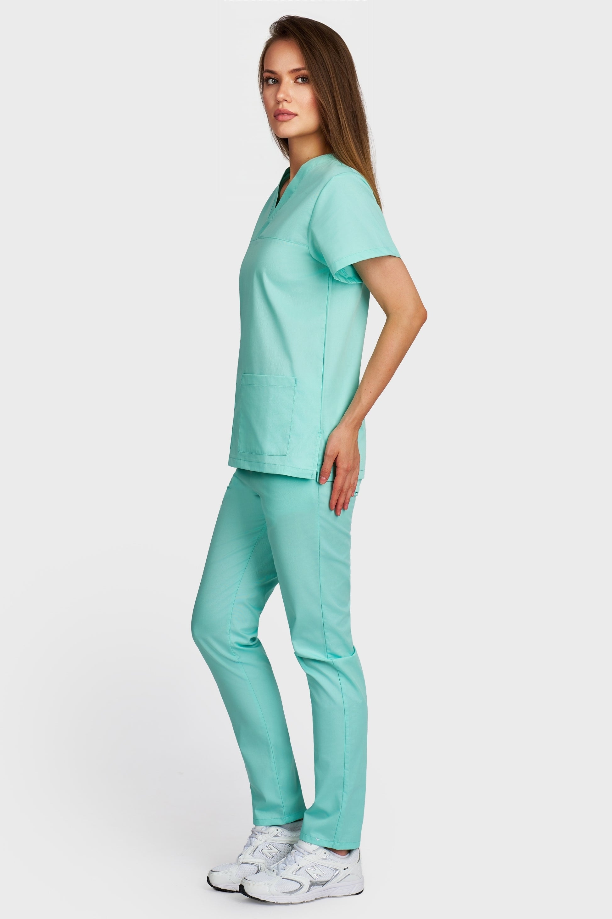 Costum medical femei menta - bluza medicala Frieda si pantaloni cu elastic, vedere laterala - AKITEX
