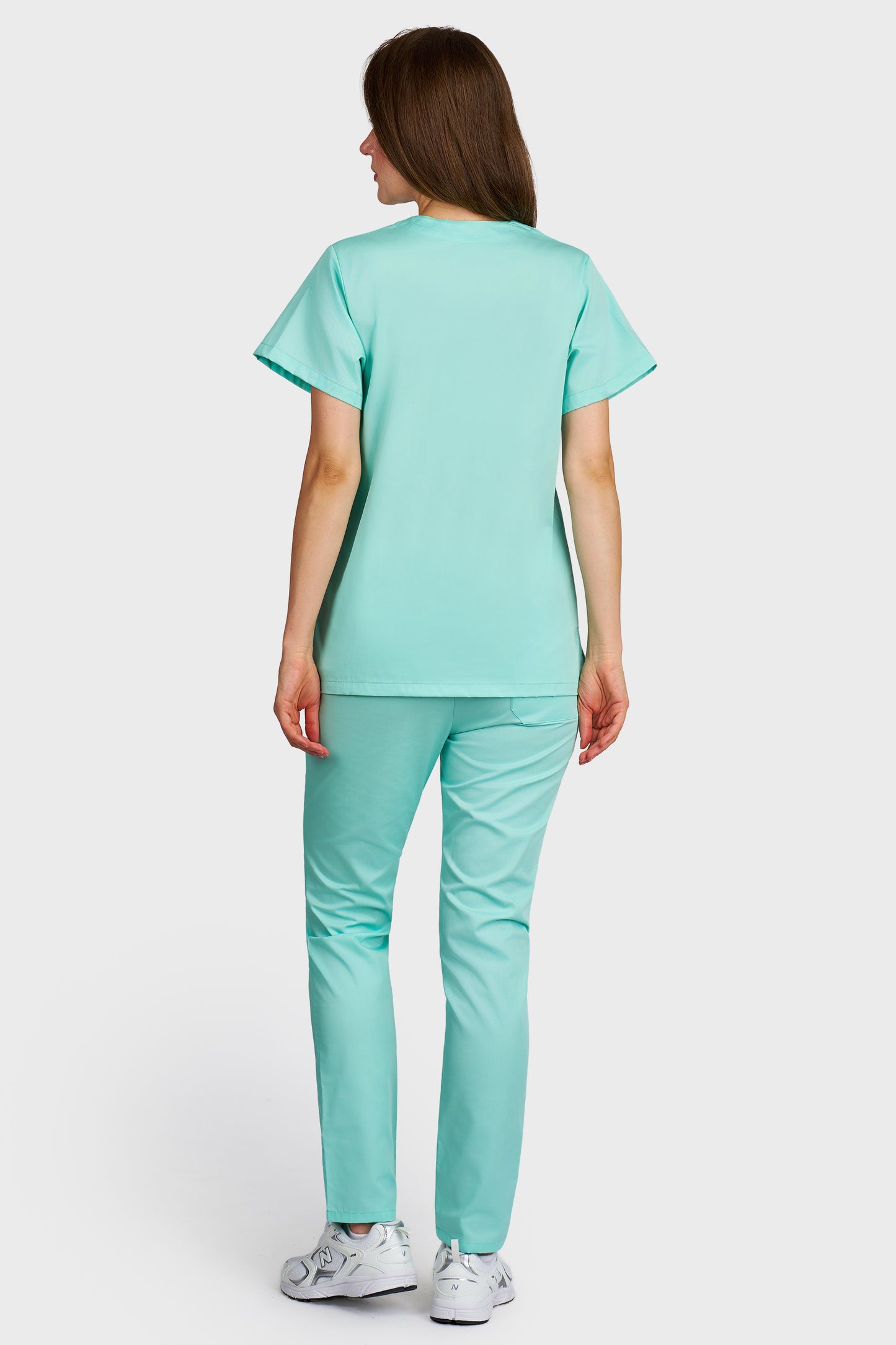 Costum medical femei menta - bluza medicala Frieda si pantaloni cu elastic, vedere din spate - AKITEX