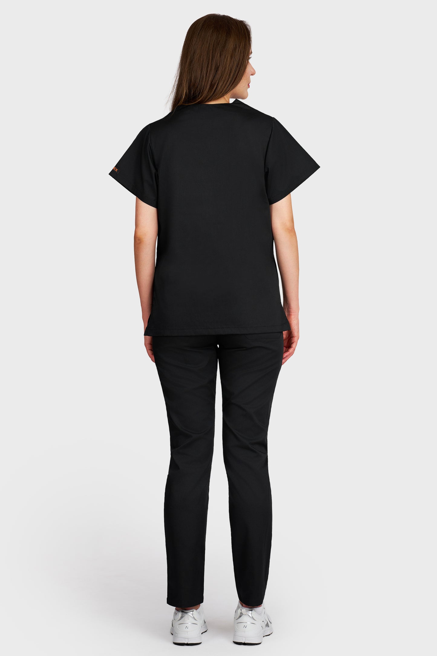 Costum medical femei negru - bluza medicala Frieda si pantaloni cu elastic, vedere din spate - AKITEX