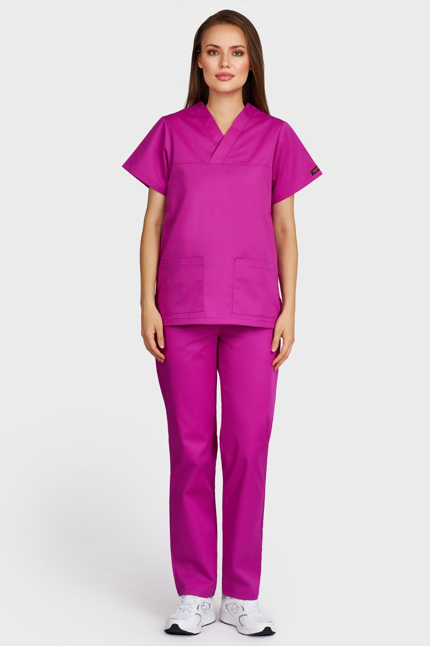 Costum medical femei fucsia - bluza medicala Frieda si pantaloni cu elastic si snur, vedere din fata - AKITEX
