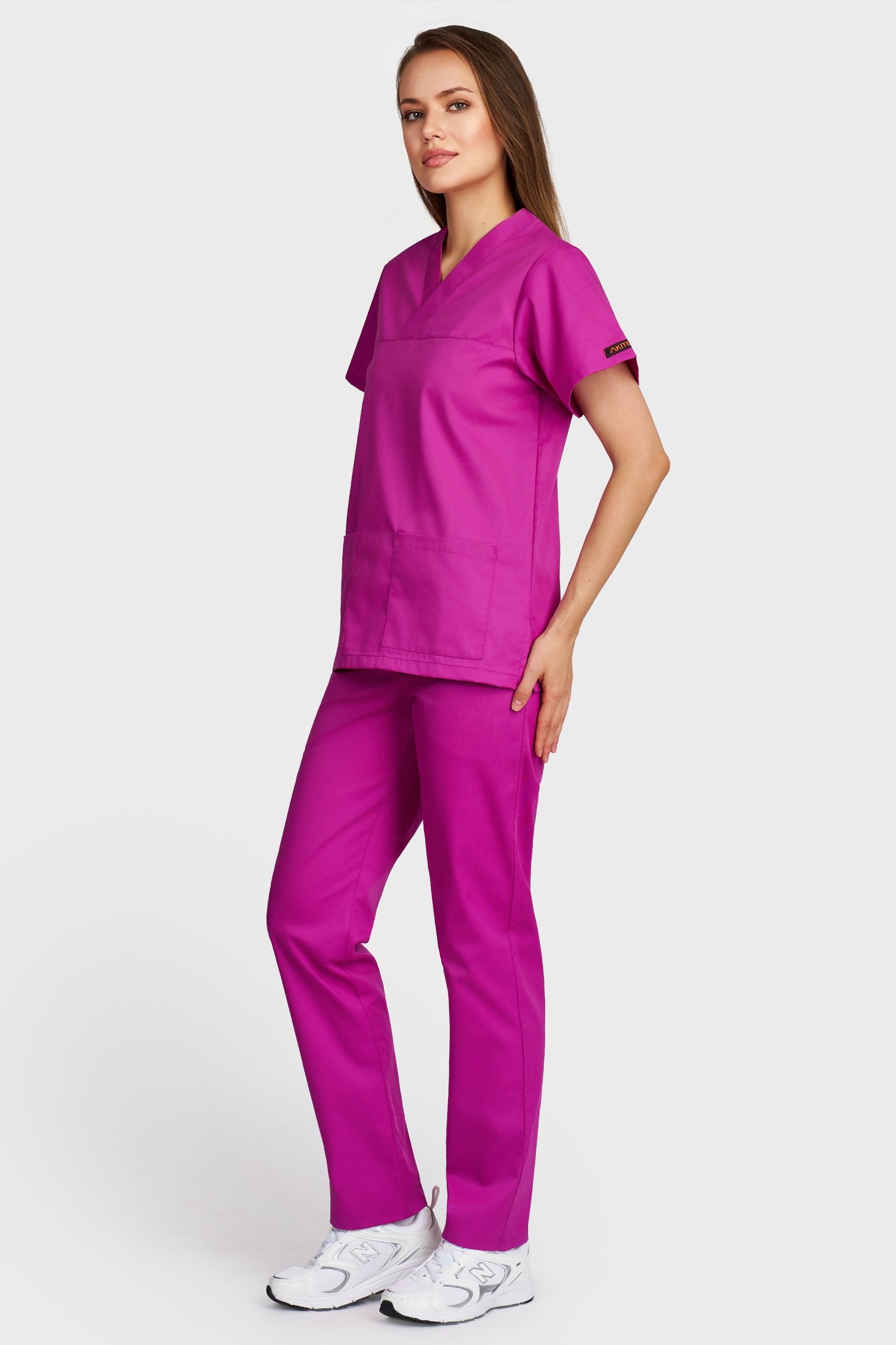Costum medical femei fucsia - bluza medicala Frieda si pantaloni cu elastic si snur, vedere laterala - AKITEX