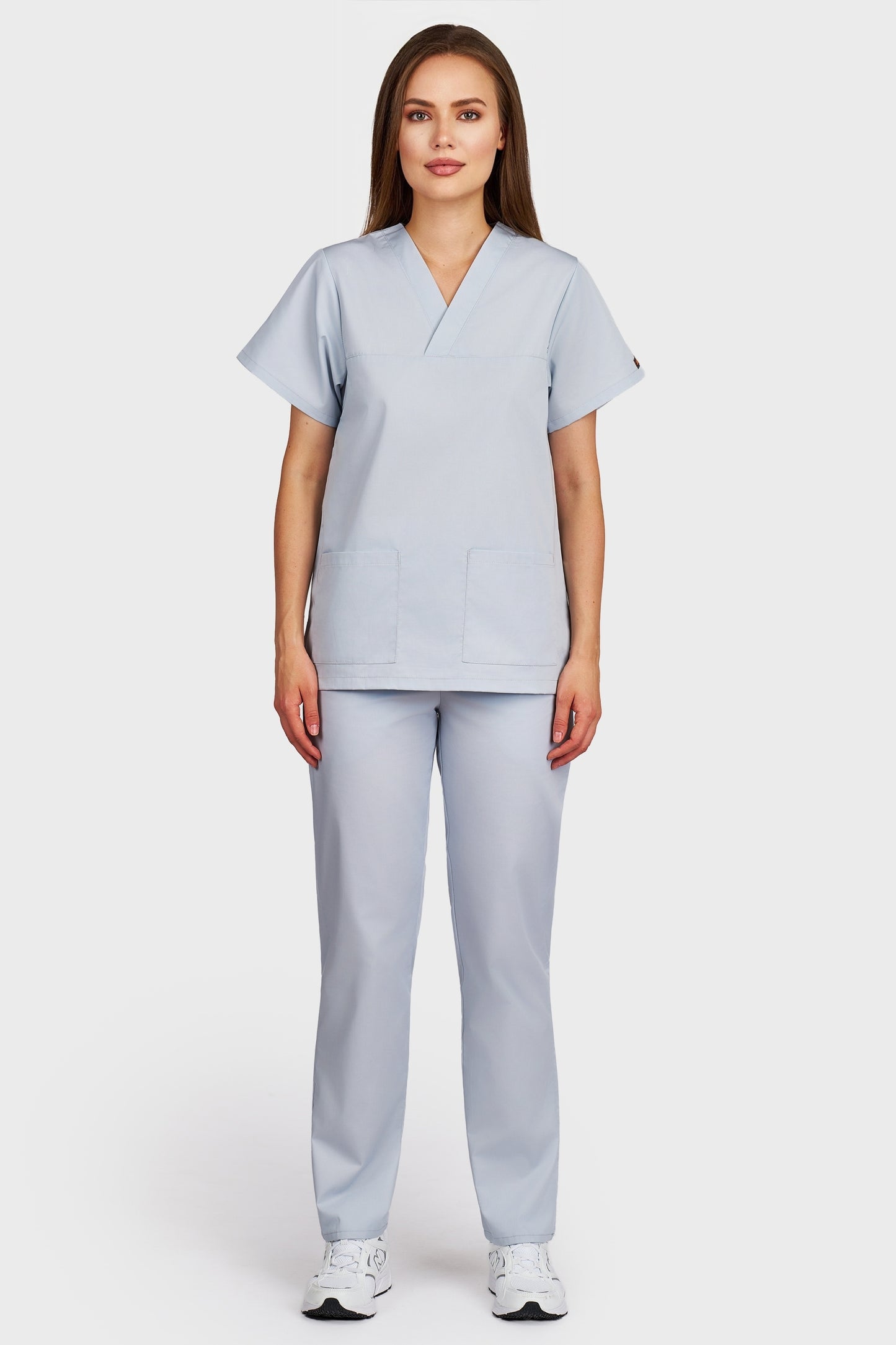 Costum medical femei gri - bluza medicala Frieda si pantaloni cu elastic si snur, vedere din fata - AKITEX