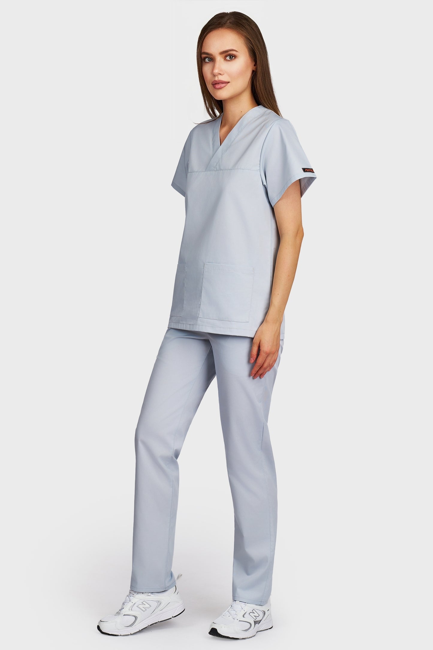 Costum medical femei gri - bluza medicala Frieda si pantaloni cu elastic si snur, vedere laterala - AKITEX