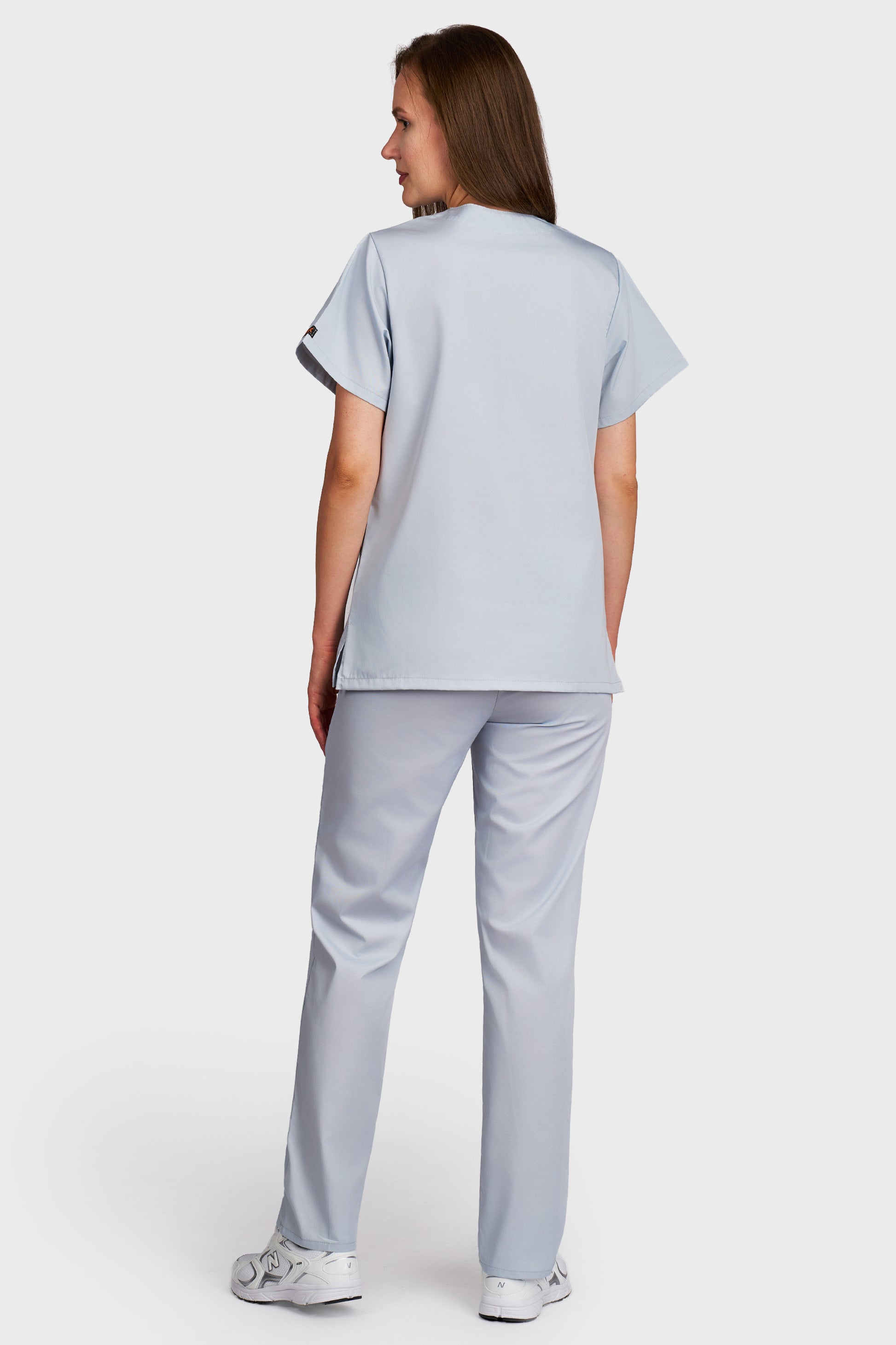 Costum medical femei gri - bluza medicala Frieda si pantaloni cu elastic si snur, vedere din spate - AKITEX
