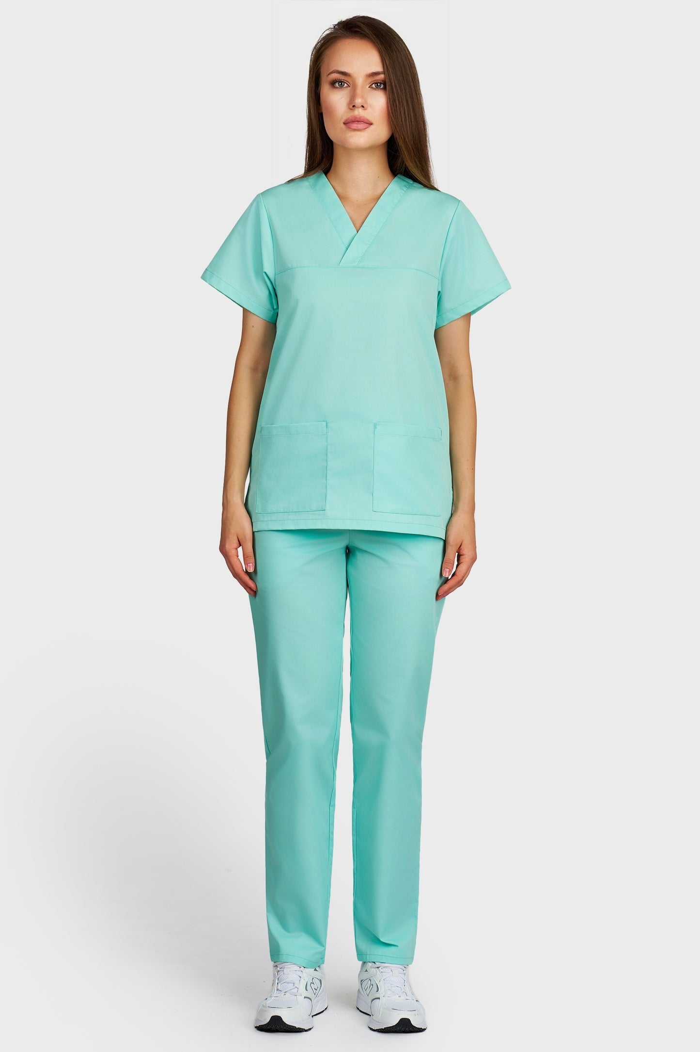 Costum medical femei menta - bluza medicala Frieda si pantaloni cu elastic si snur, vedere din fata - AKITEX