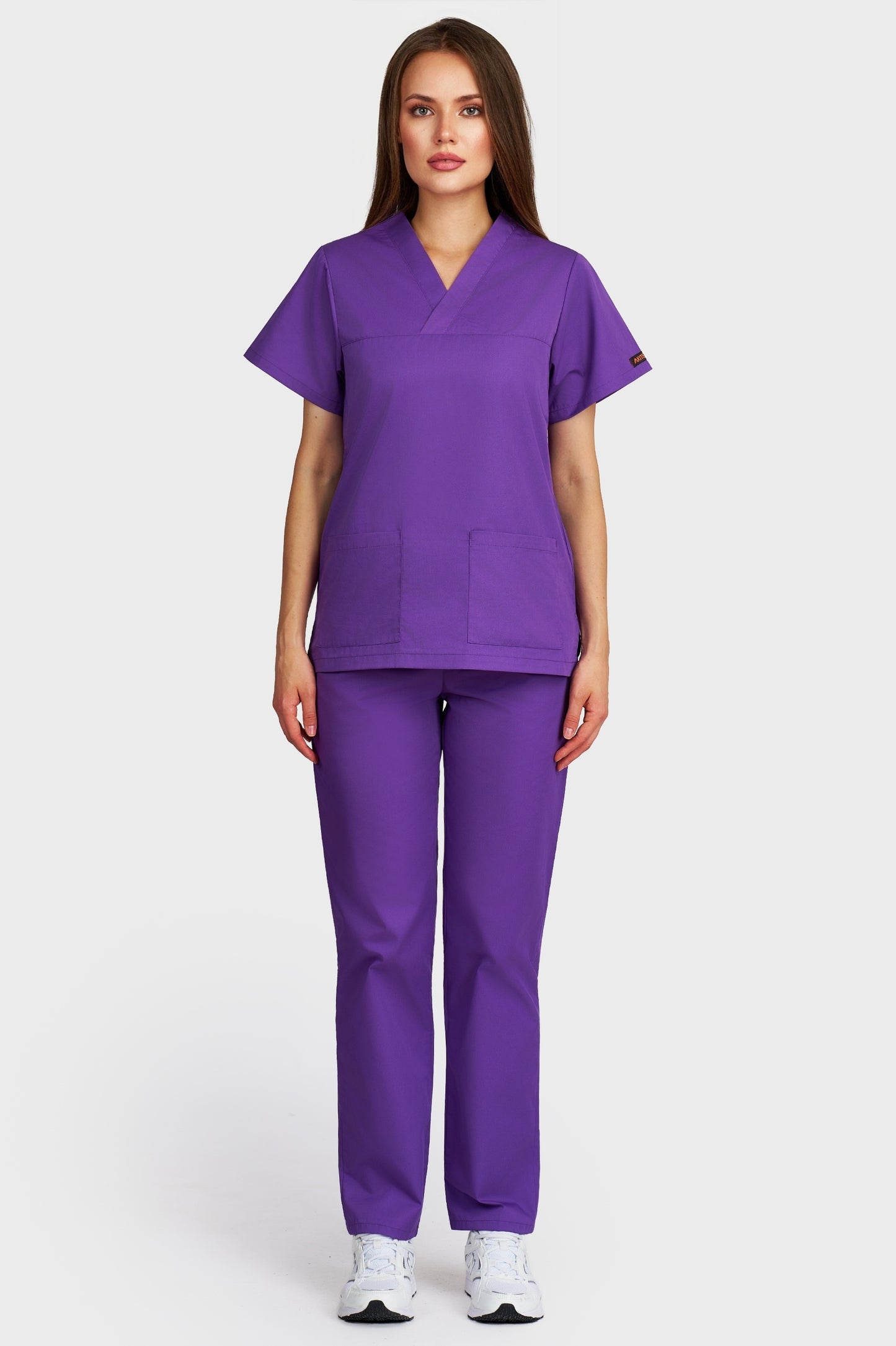 Costum medical femei mov - bluza medicala Frieda si pantaloni cu elastic si snur, vedere din fata - AKITEX