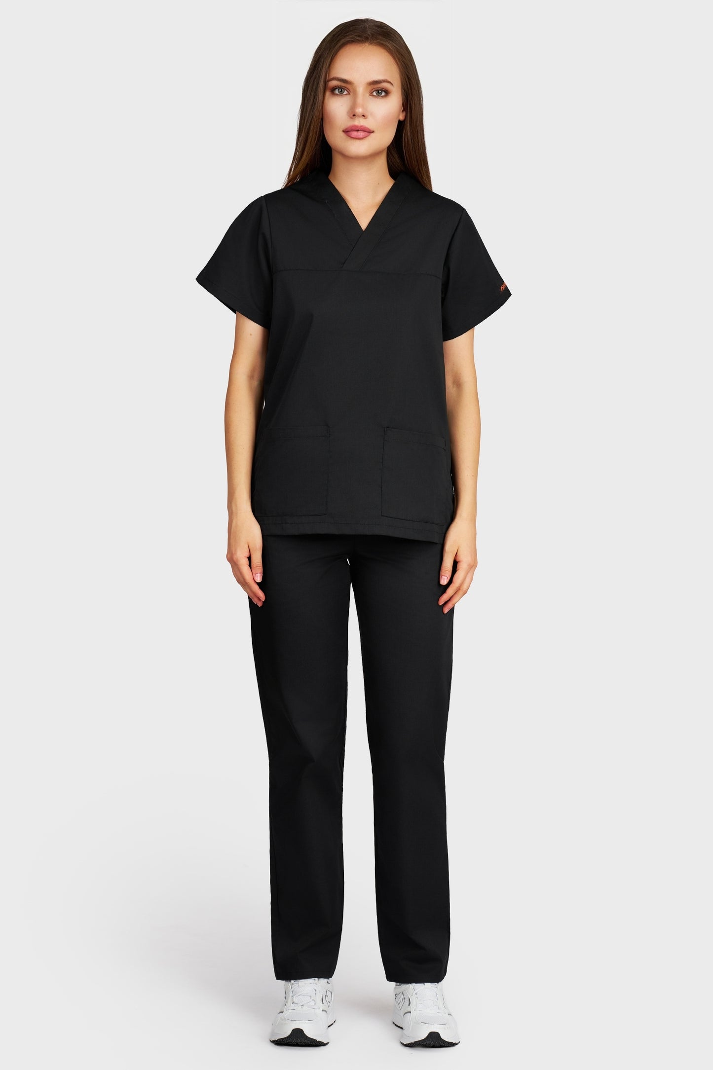 Costum medical femei negru - bluza medicala Frieda si pantaloni cu elastic si snur, vedere din fata - AKITEX